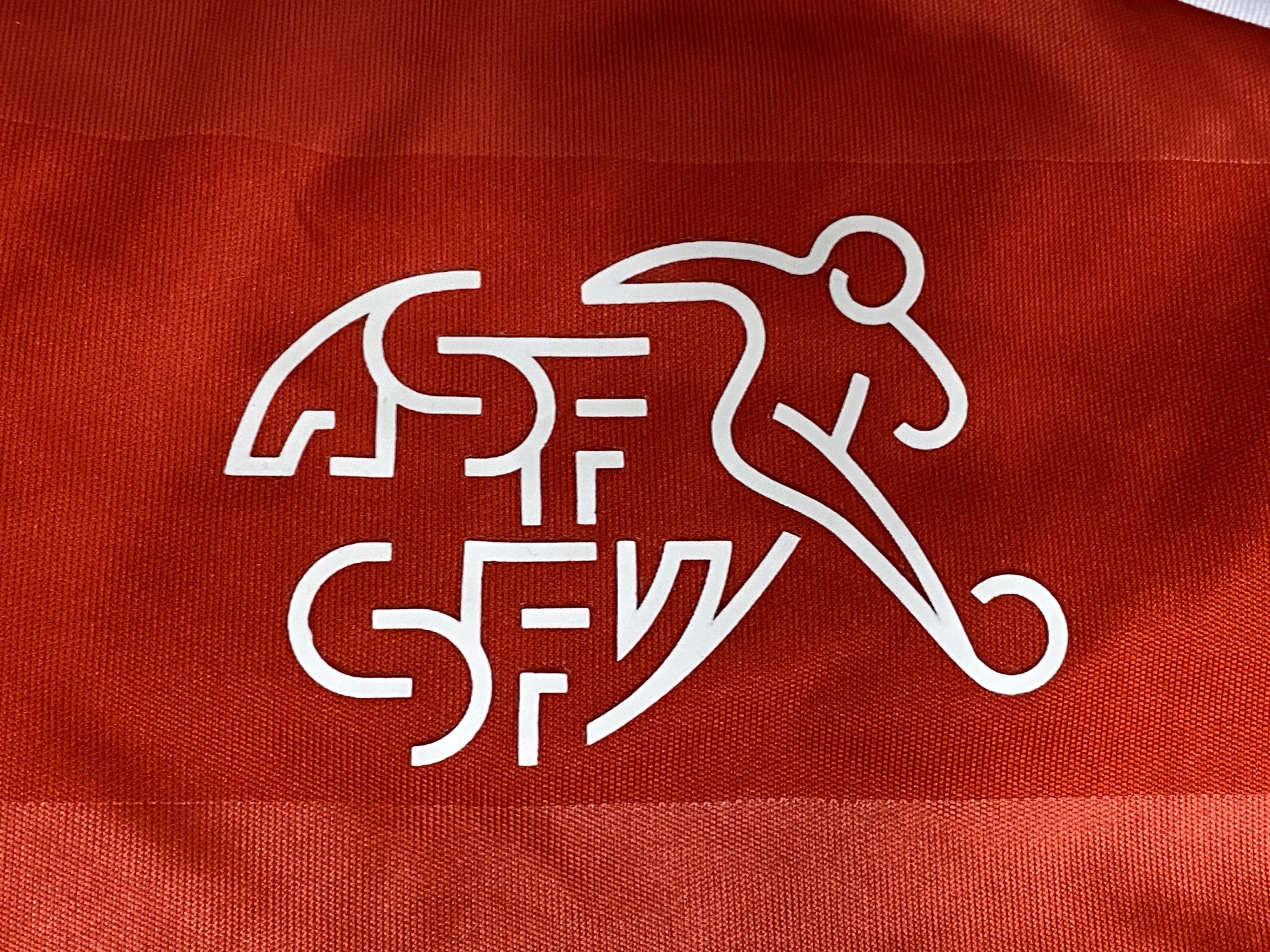 Puma SWITZERLAND 2016 2018 HOME FOOTBALL SHIRT SOCCER WOMEN Size M / US 6-8 / IT 42-44 - 5 Thumbnail
