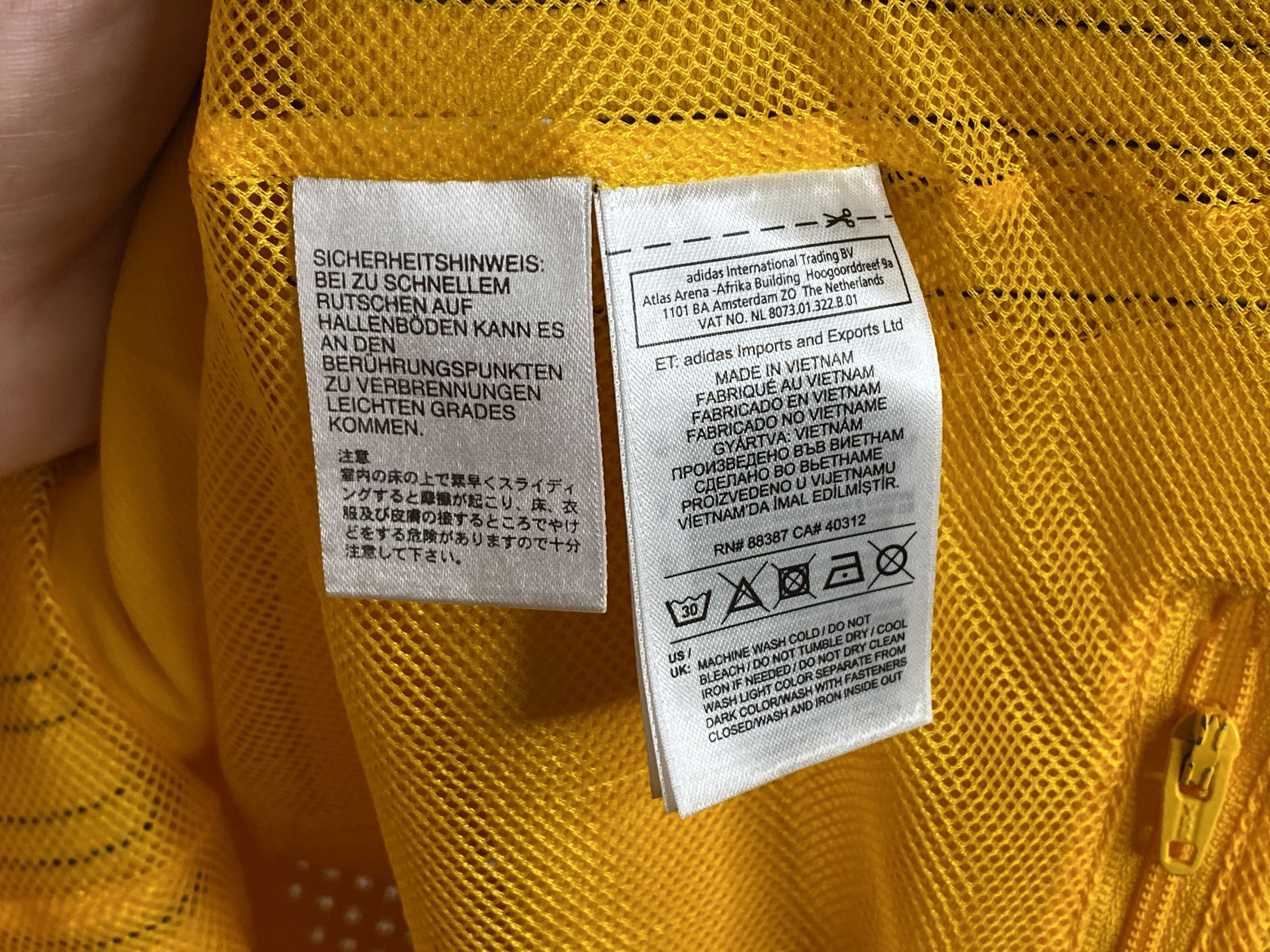 Adidas JUVENTUS 2016 2017 YELLOW JACKET FOOTBALL SOCCER Size US M / EU 48-50 / 2 - 7 Thumbnail