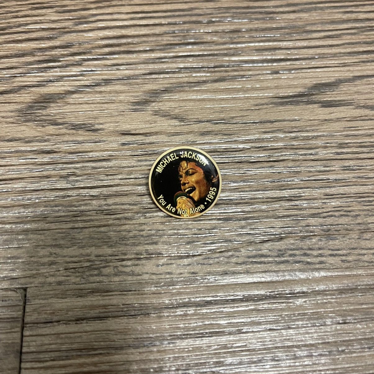 Michael Jackson ❗️NEED SOLD ASAP❗️vintage pins micheal jackson 1995 Size ONE SIZE - 1 Thumbnail