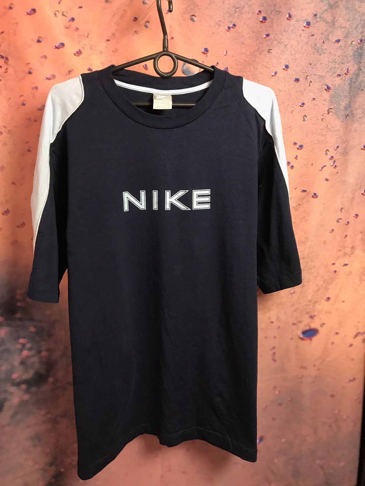 Vintage Vintage Nike centre logo streetwear tee Size US XL / EU 56 / 4 - 2 Thumbnail