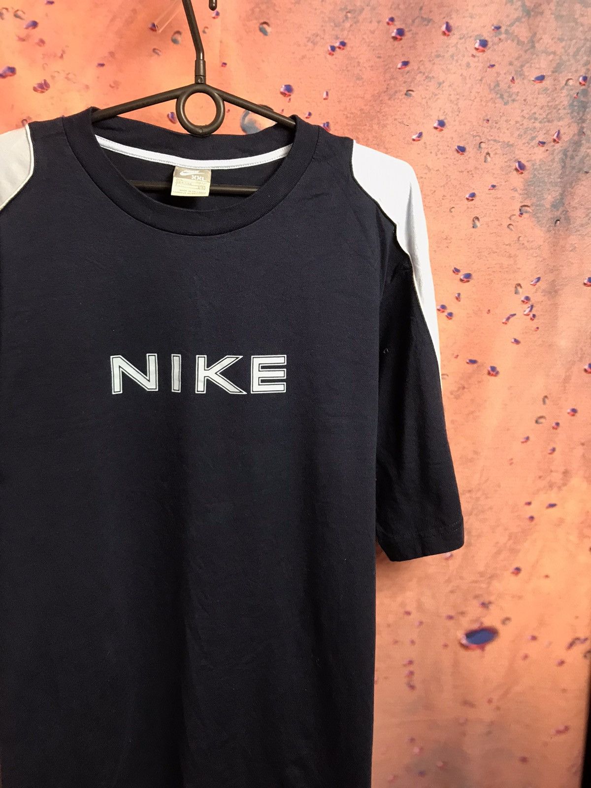 Vintage Vintage Nike centre logo streetwear tee Size US XL / EU 56 / 4 - 1 Thumbnail