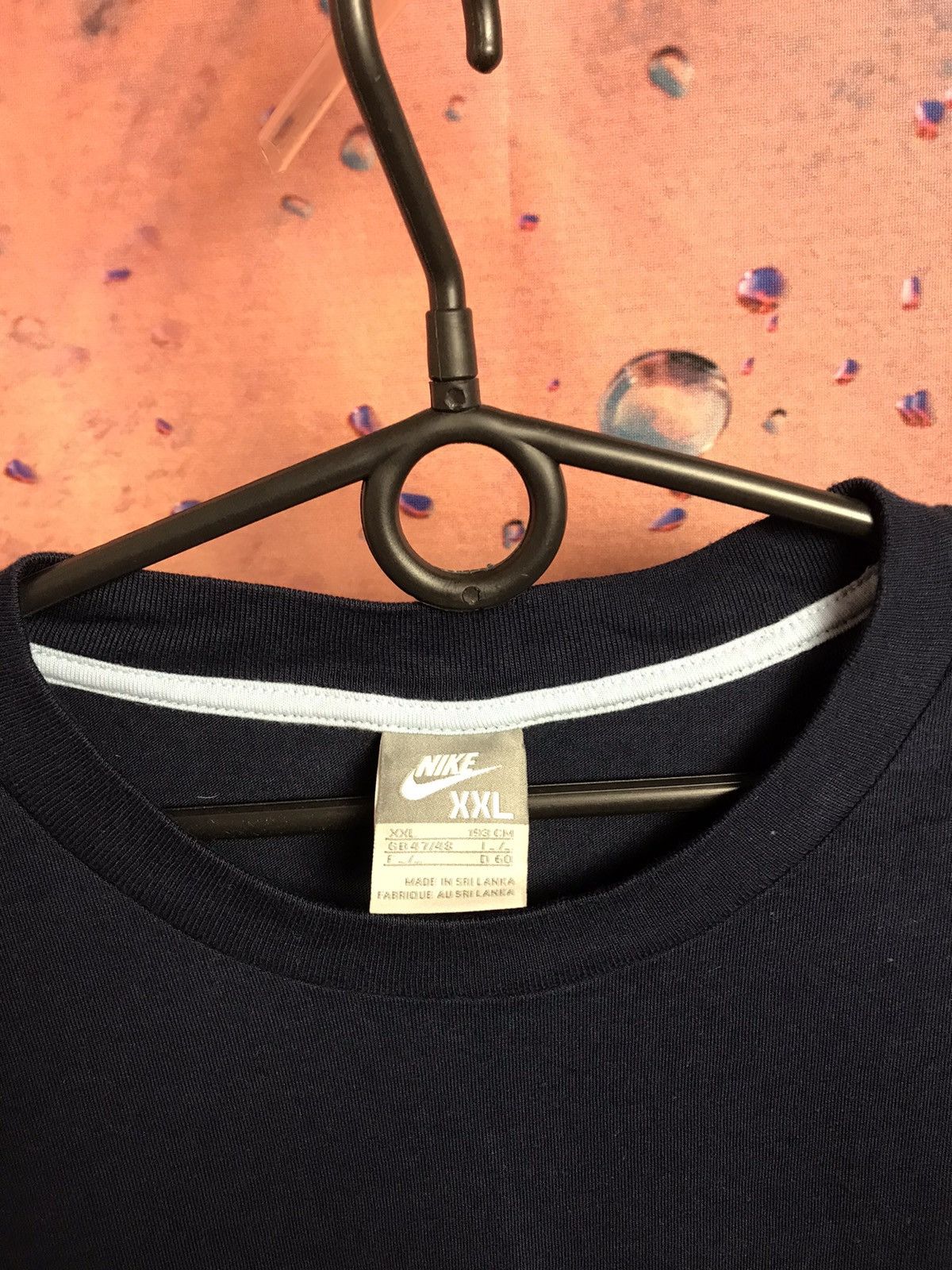 Vintage Vintage Nike centre logo streetwear tee Size US XL / EU 56 / 4 - 4 Thumbnail