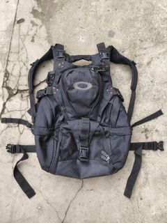 Oakley Backpack | Grailed