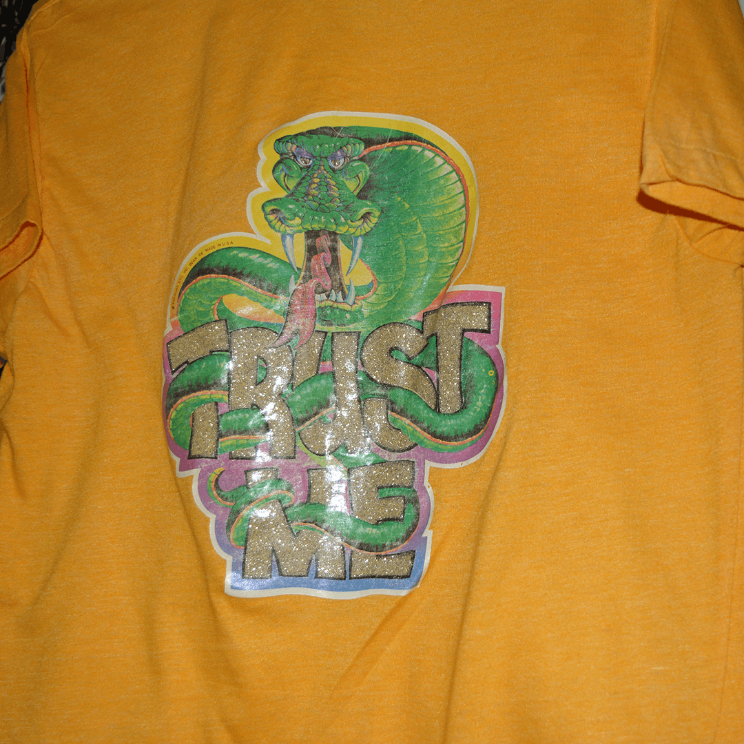Vintage Vintage 70s Trust Me Roach Studios Dragon Polish Cook Tshirt Size US S / EU 44-46 / 1 - 3 Thumbnail