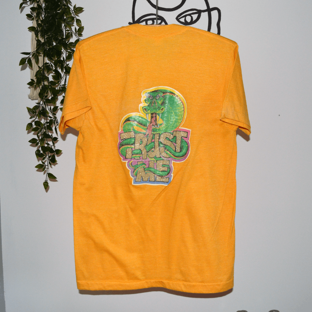 Vintage Vintage 70s Trust Me Roach Studios Dragon Polish Cook Tshirt Size US S / EU 44-46 / 1 - 2 Thumbnail