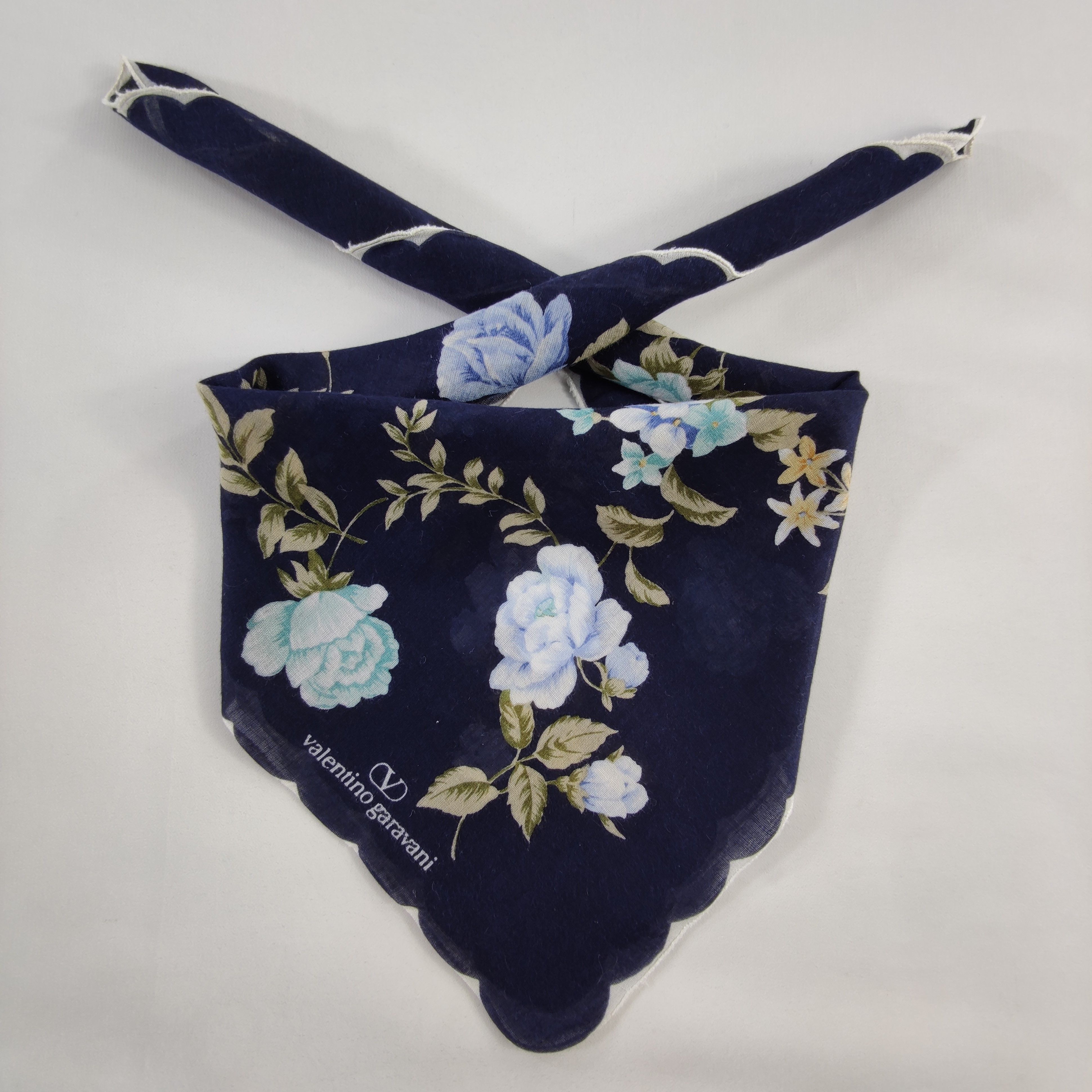 Vintage Valentino Garavani Handkerchief/Neckerchief/Bandana Size ONE SIZE - 1 Thumbnail