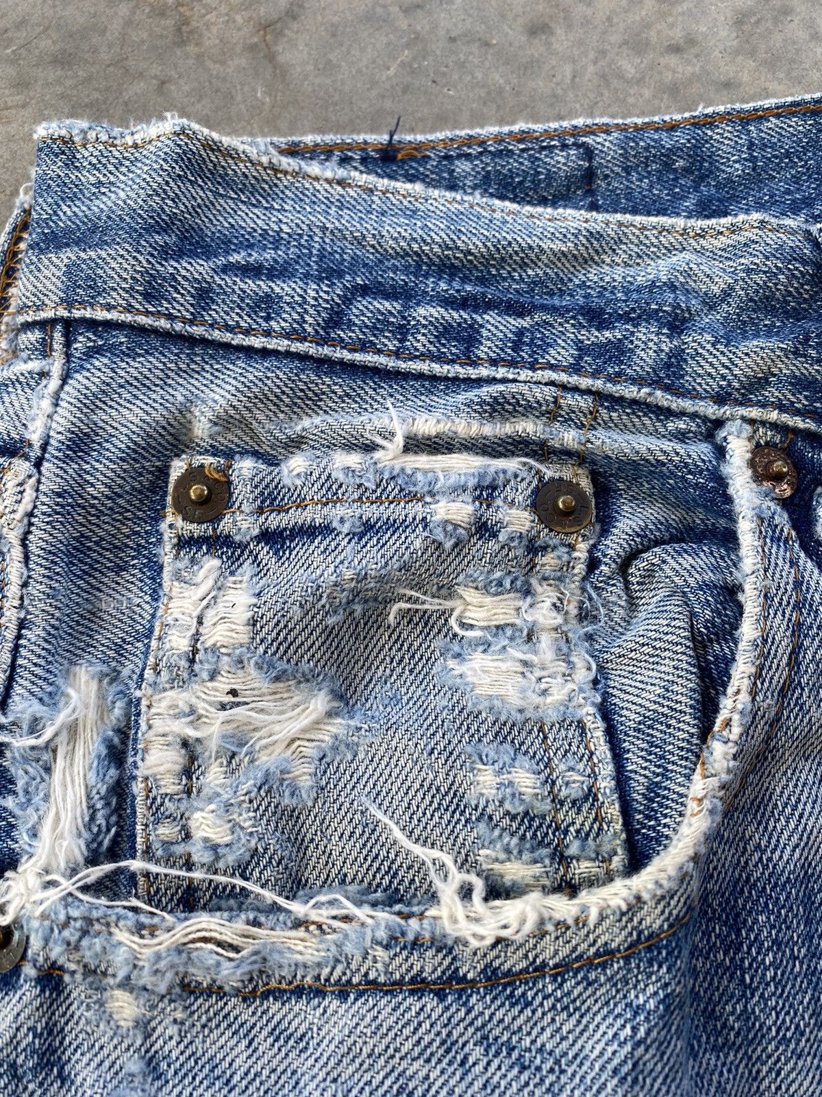 Levi's 🔥LEVIS BIG E SELVEDGE 501 DISTRESSED DENIM JEANS Size US 31 - 14 Thumbnail