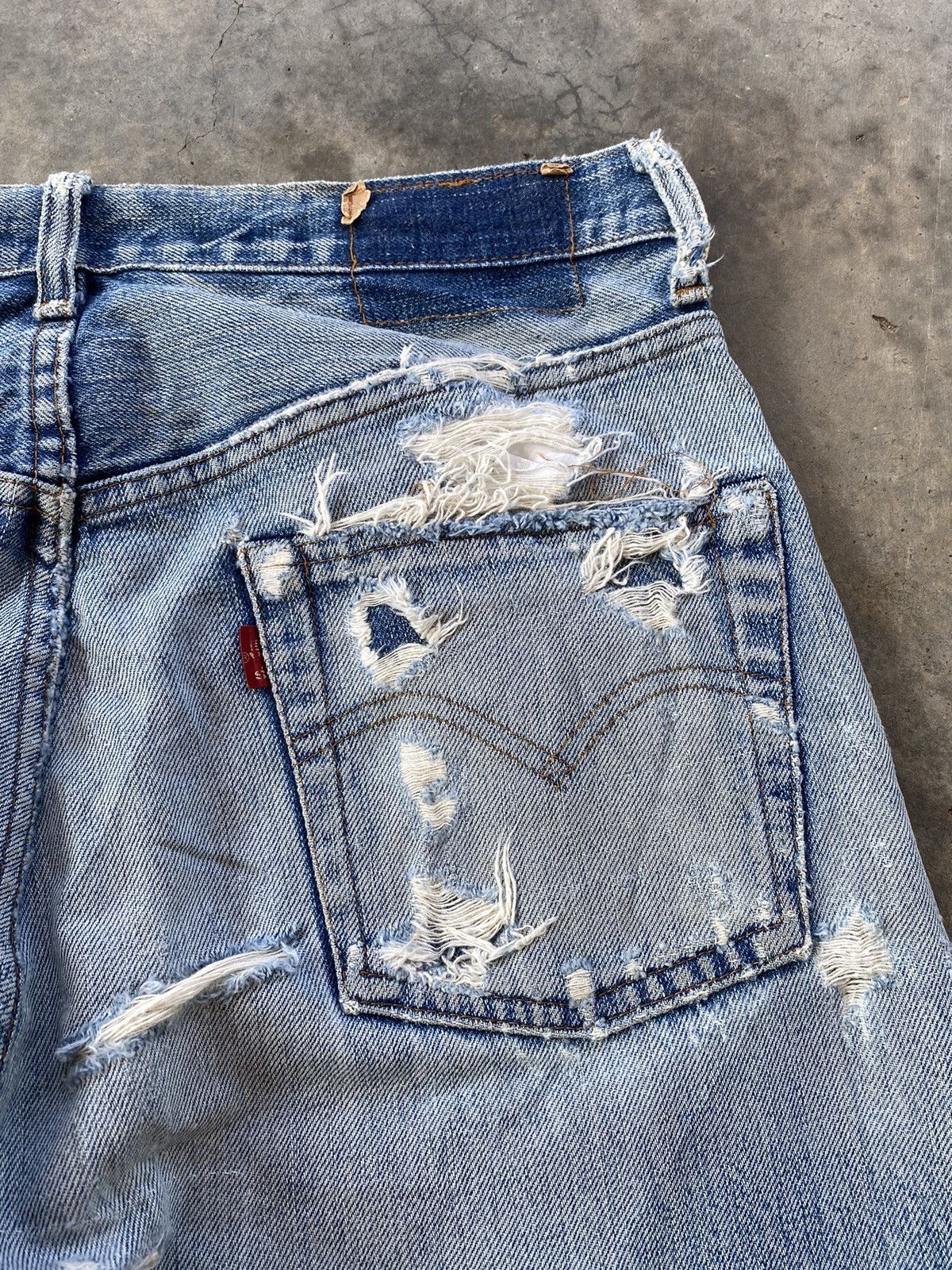 Levi's 🔥LEVIS BIG E SELVEDGE 501 DISTRESSED DENIM JEANS Size US 31 - 17 Thumbnail