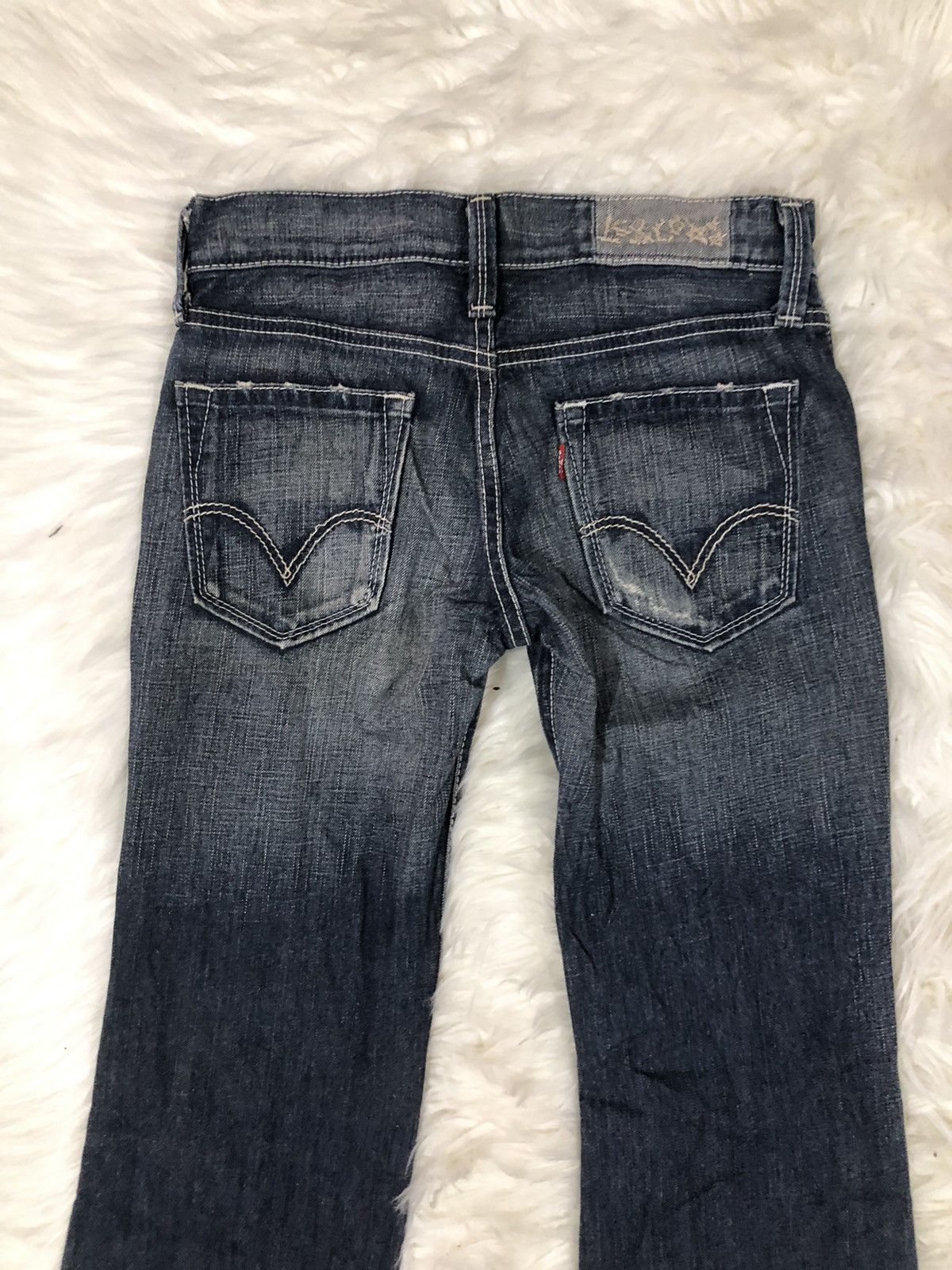Levi's Levi’s flared bootcut style Size US 28 / EU 44 - 13 Thumbnail