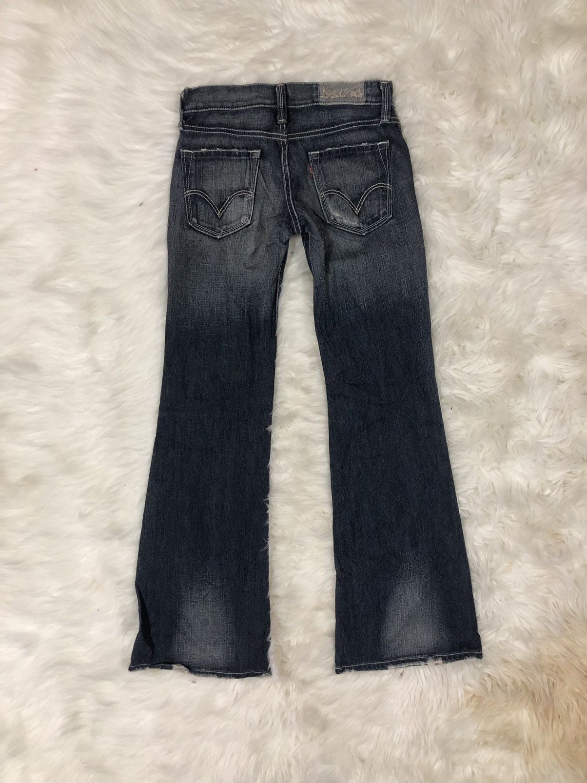 Levi's Levi’s flared bootcut style Size US 28 / EU 44 - 12 Thumbnail
