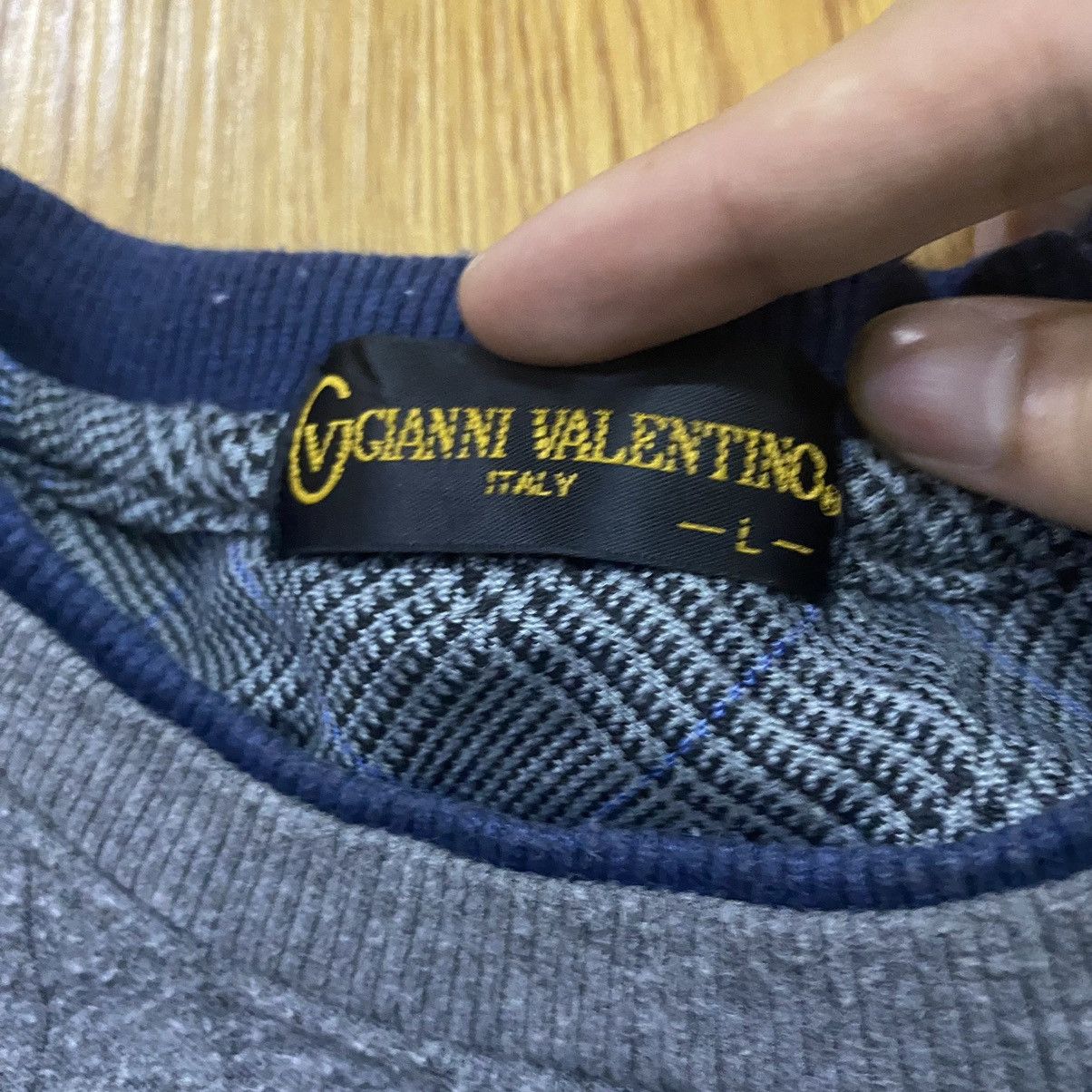 Gianni Valentino × Valentino × Vintage Vintage Gianni Valentino Embroidery Logo Sweatshirt Size US L / EU 52-54 / 3 - 7 Thumbnail