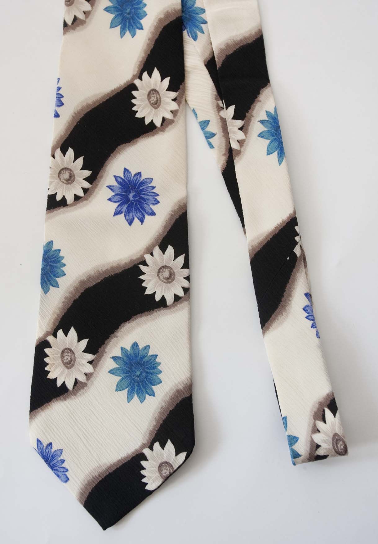 Hugo Boss Hugo Boss Tie Floral 100% Silk Made in Italy Size ONE SIZE - 1 Thumbnail