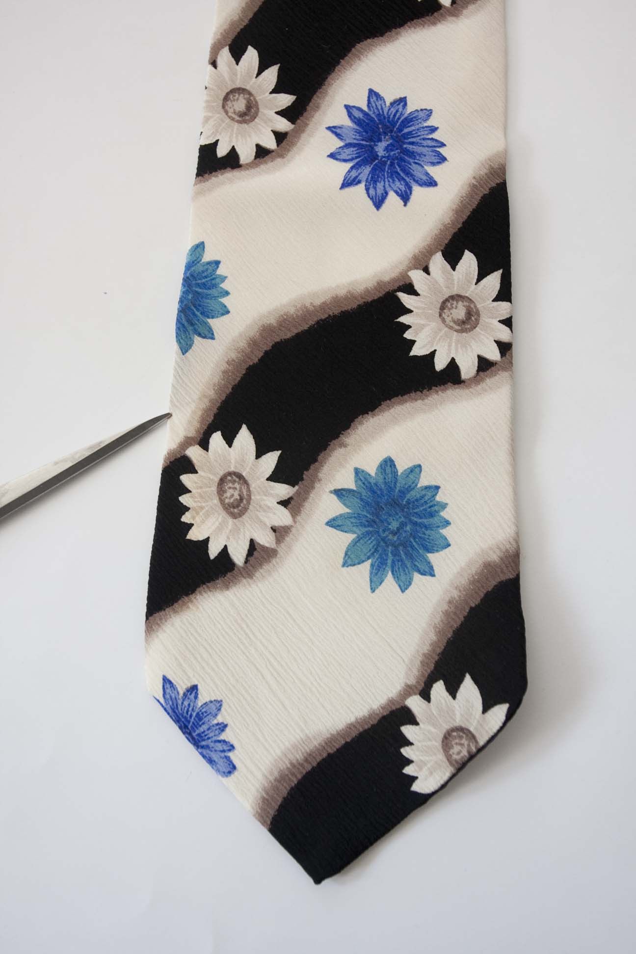 Hugo Boss Hugo Boss Tie Floral 100% Silk Made in Italy Size ONE SIZE - 2 Thumbnail
