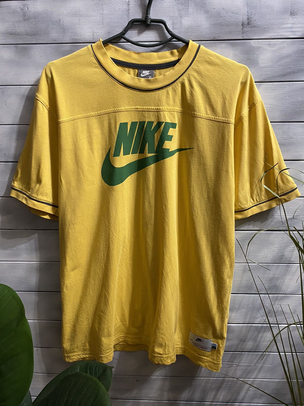 Vintage Rare Vintage T-Shirt Nike Big Logo Swoosh Drill Y2K style. Size US XL / EU 56 / 4 - 1 Thumbnail