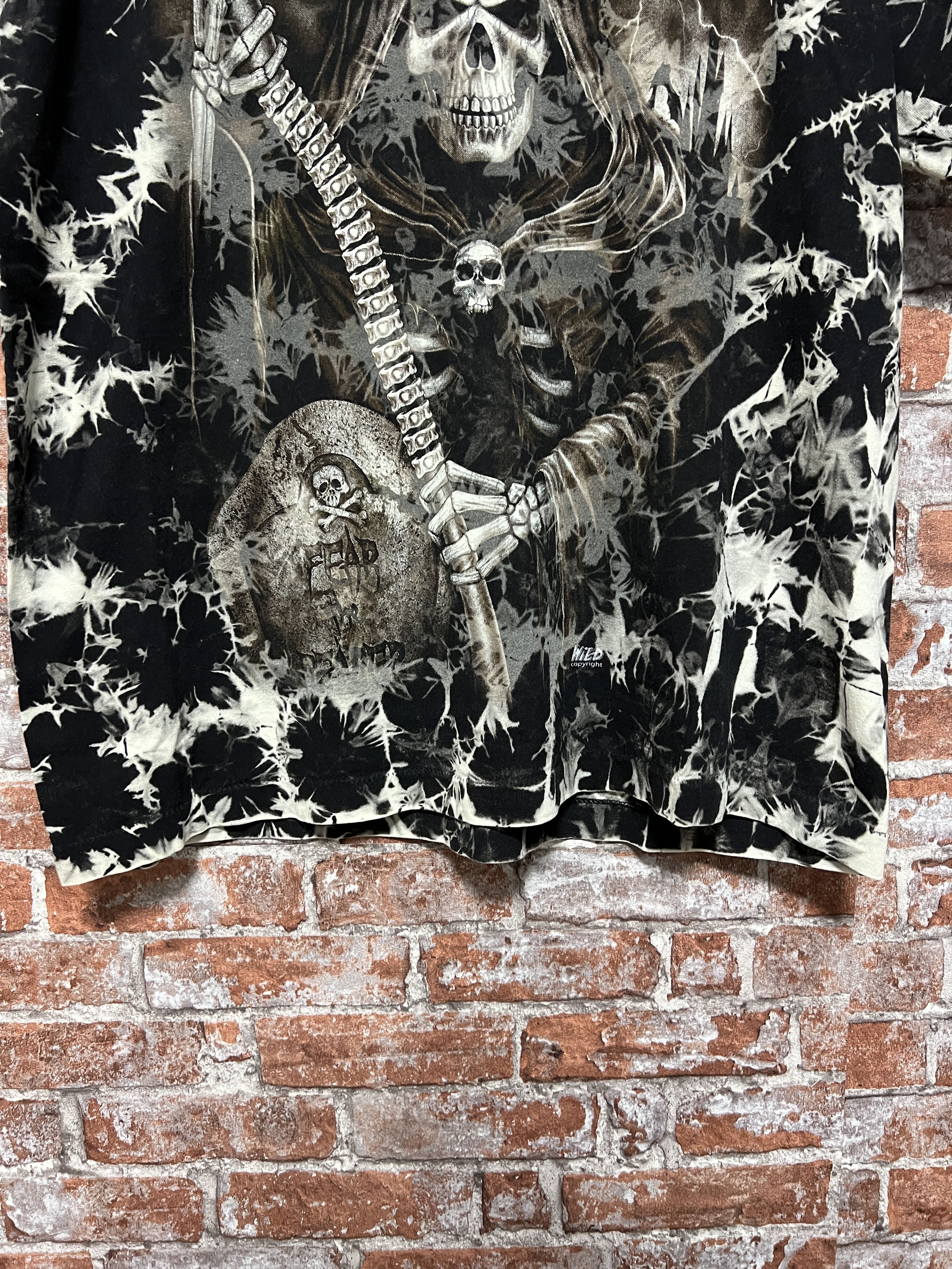 Vintage Wild 2000s Vintage Single stitch glow in the dark t-shirt Size US L / EU 52-54 / 3 - 12 Thumbnail
