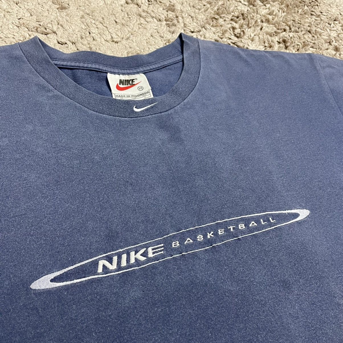 Nike × Vintage Vintage Nike Basketball Centre Swoosh T-shirt Size US M / EU 48-50 / 2 - 6 Thumbnail