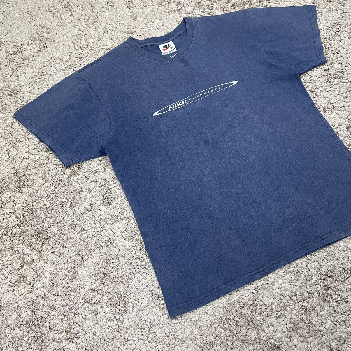 Nike × Vintage Vintage Nike Basketball Centre Swoosh T-shirt Size US M / EU 48-50 / 2 - 3 Thumbnail