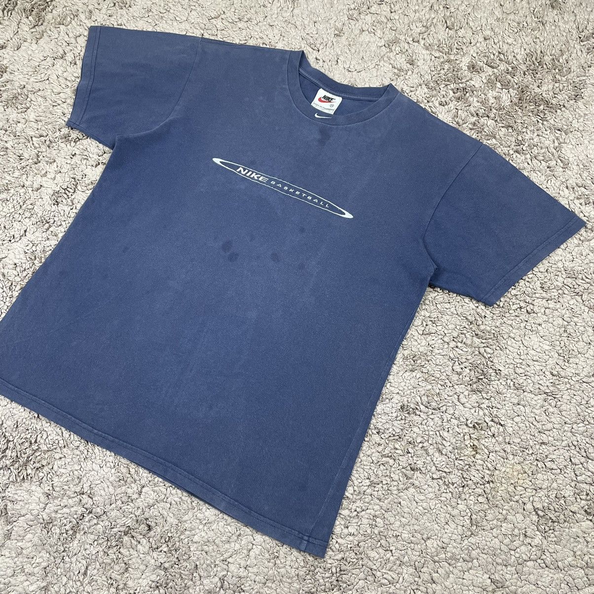 Nike × Vintage Vintage Nike Basketball Centre Swoosh T-shirt Size US M / EU 48-50 / 2 - 4 Thumbnail
