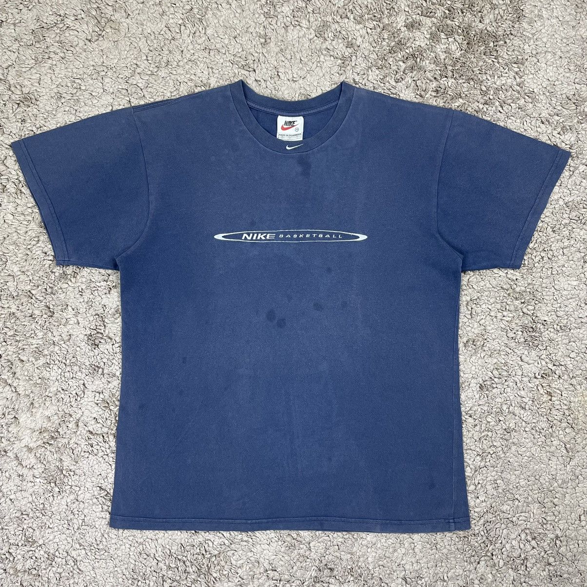 Nike × Vintage Vintage Nike Basketball Centre Swoosh T-shirt Size US M / EU 48-50 / 2 - 1 Thumbnail
