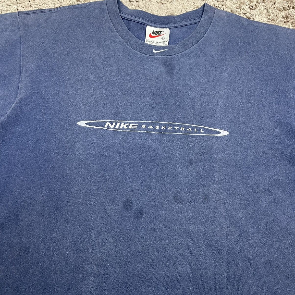 Nike × Vintage Vintage Nike Basketball Centre Swoosh T-shirt Size US M / EU 48-50 / 2 - 10 Thumbnail