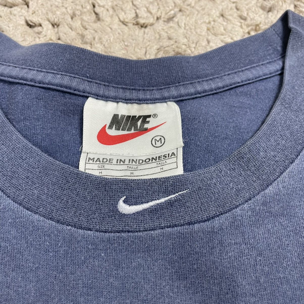Nike × Vintage Vintage Nike Basketball Centre Swoosh T-shirt Size US M / EU 48-50 / 2 - 7 Thumbnail