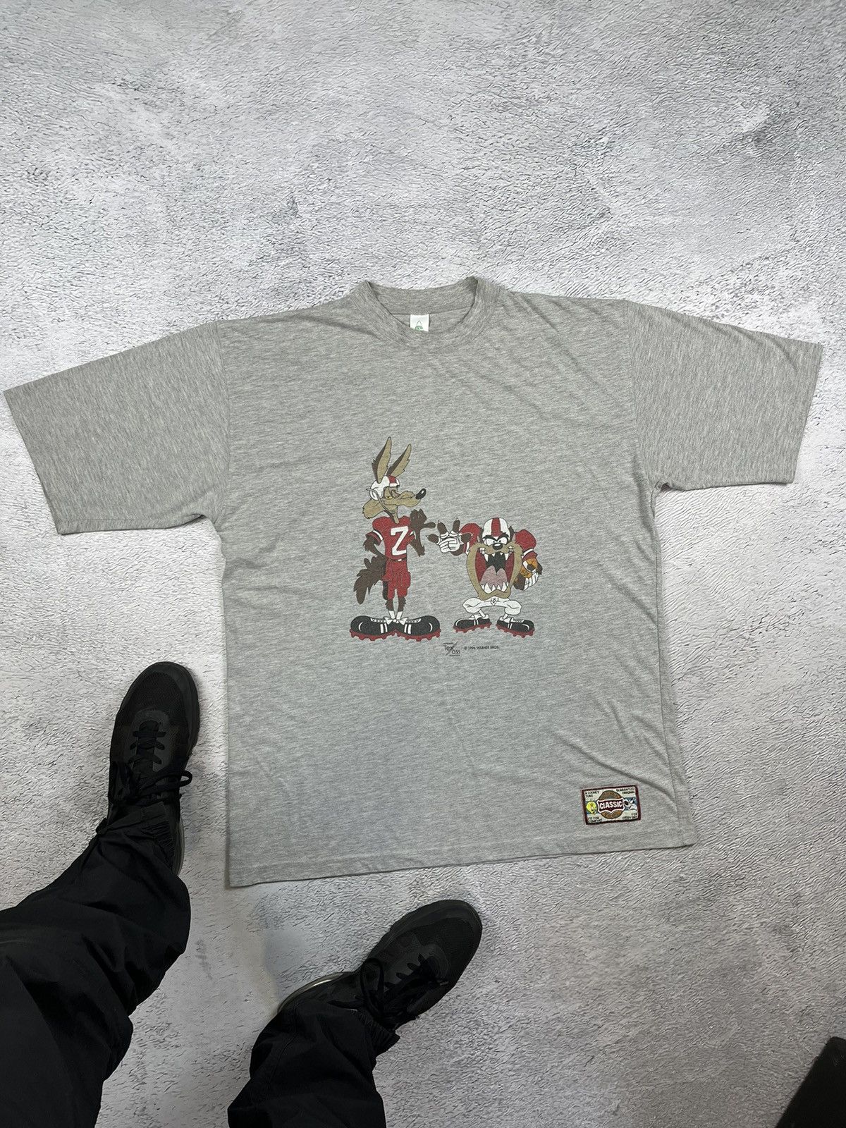 Vintage × Warner Bros Vintage 1996 Lonely Tunes Taz football t-shirt oversized Size US XL / EU 56 / 4 - 1 Thumbnail