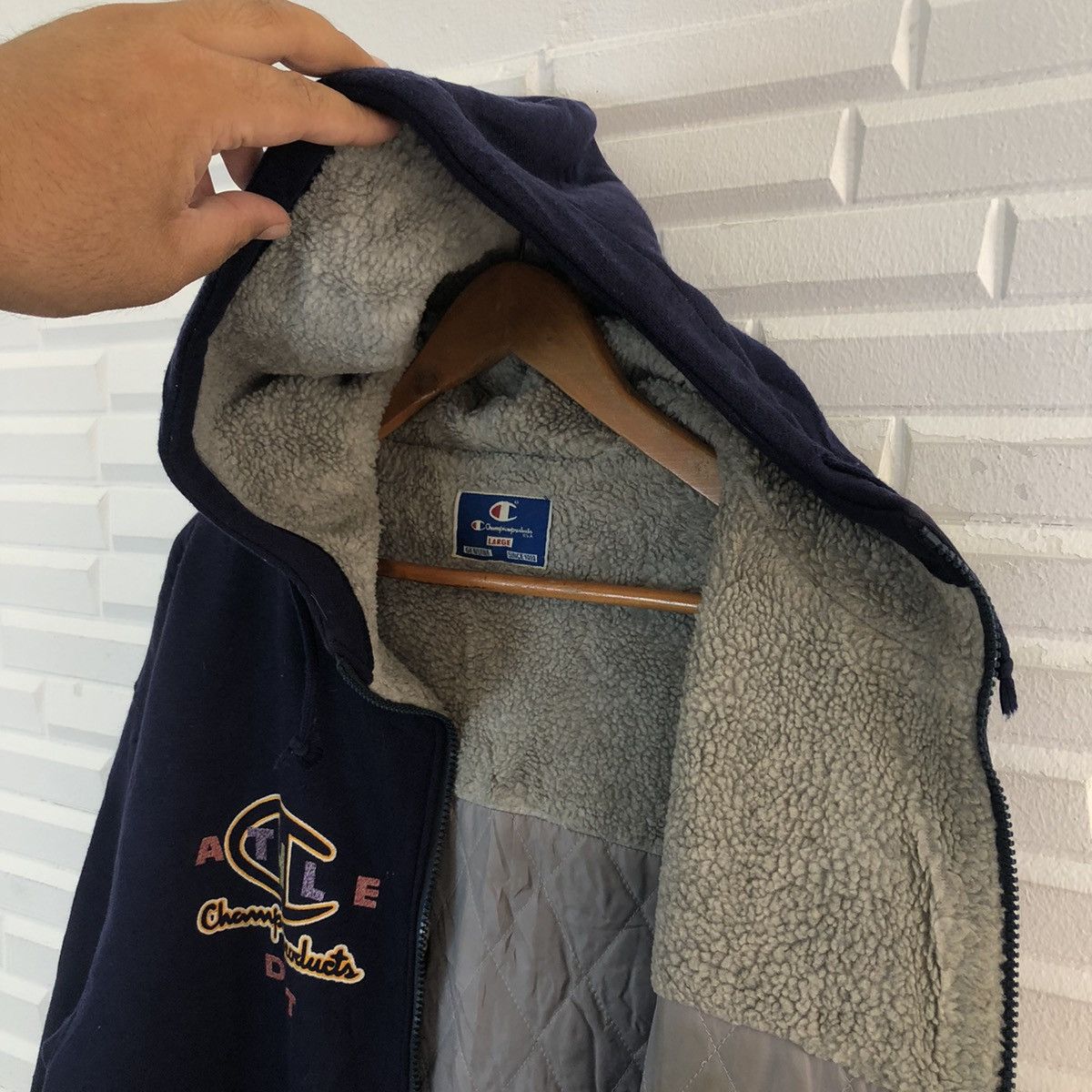 Champion VINTAGE HOODIE CHAMPION USA BIG LOGO STREETFASHION DESIGN Size US L / EU 52-54 / 3 - 15 Thumbnail