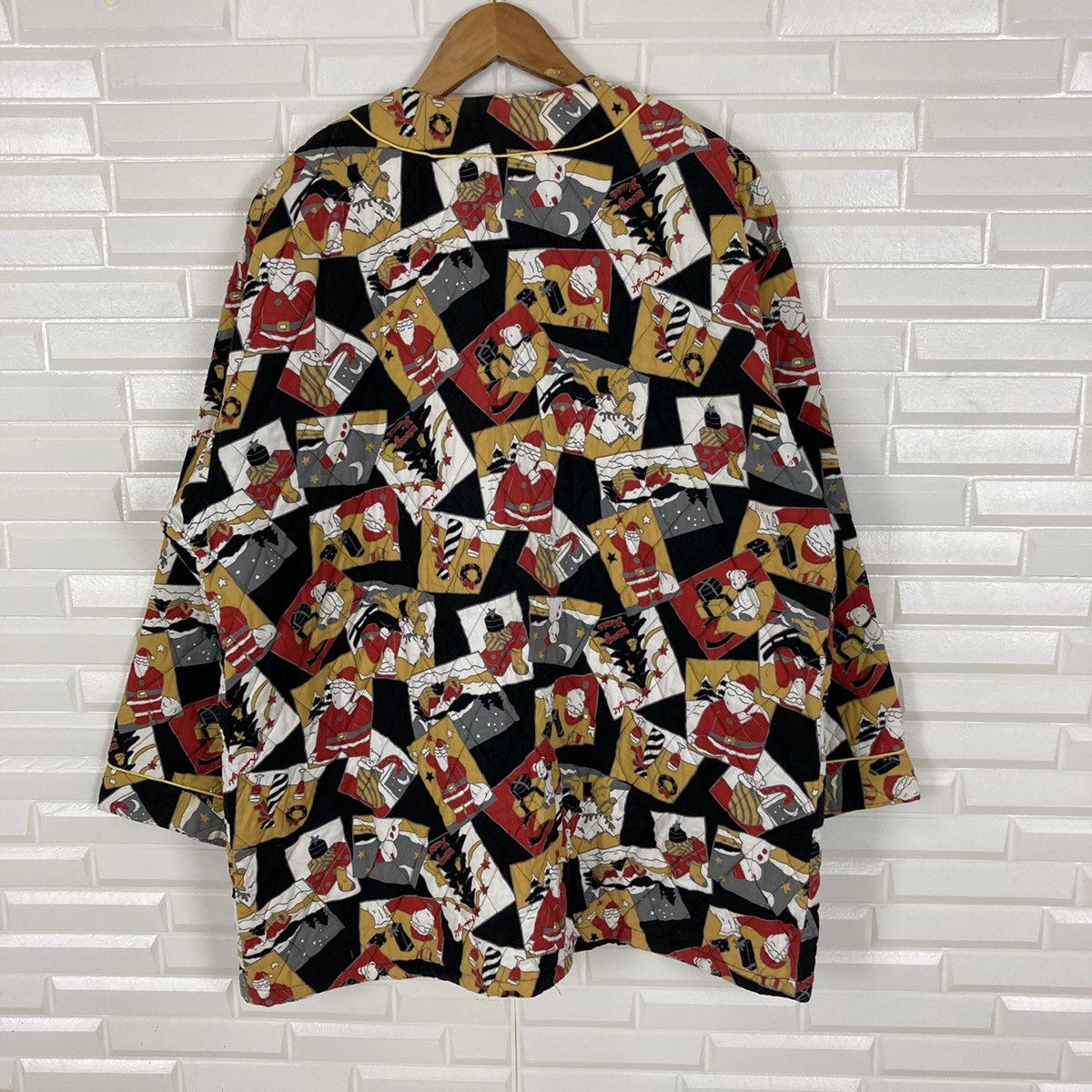 Japanese Brand 🔥LAST PRICE🔥 Santa Claus Fullprint Quilted Mens Wear Size US L / EU 52-54 / 3 - 11 Thumbnail