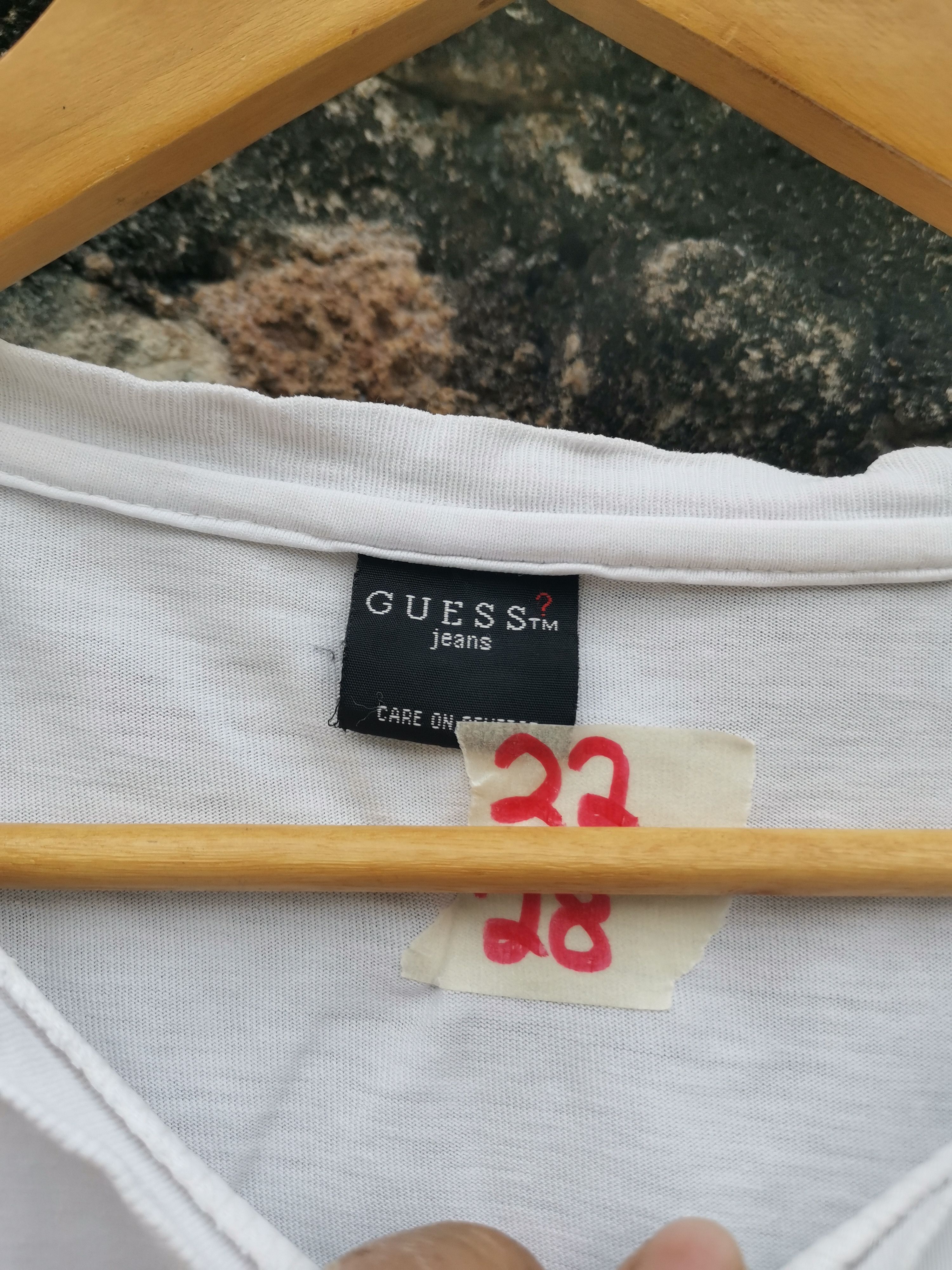 Guess Vintage 90s Guess Jeans Tshirt Distressed Size US L / EU 52-54 / 3 - 4 Thumbnail