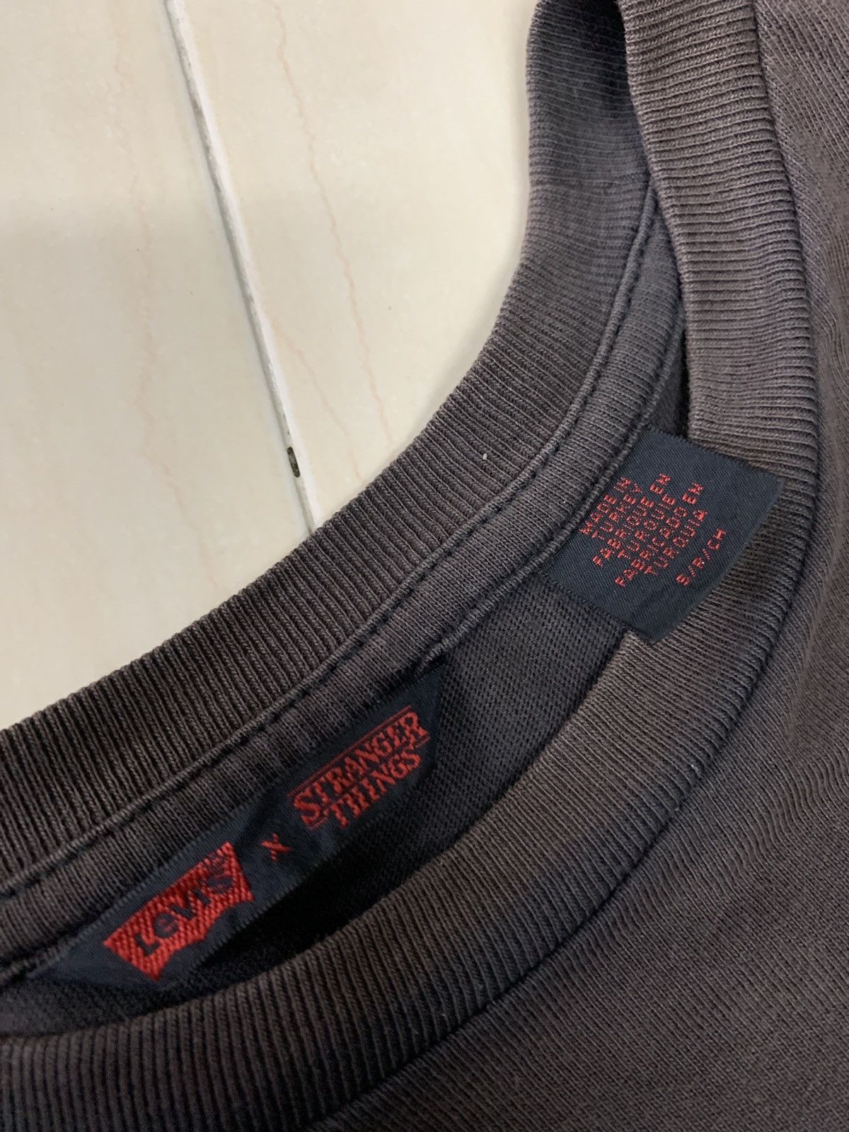 Levi's LEVIS x STRANGER THINGS DOWN LOGO T-SHIRT Size US S / EU 44-46 / 1 - 8 Thumbnail