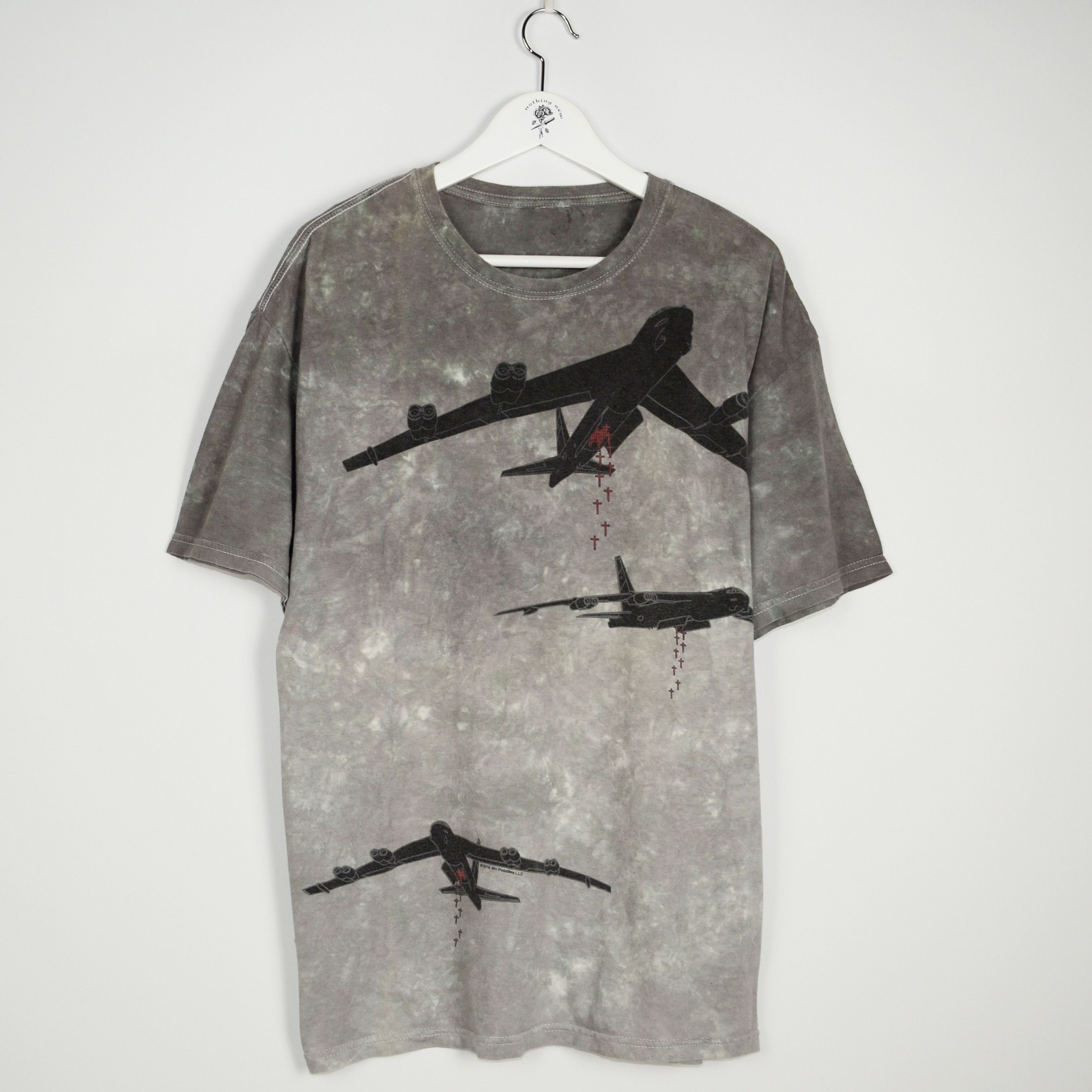 Band Tees Vintage Roger Waters The Wall Tour Tee Plane Tombs war 2010 Size US XL / EU 56 / 4 - 1 Thumbnail