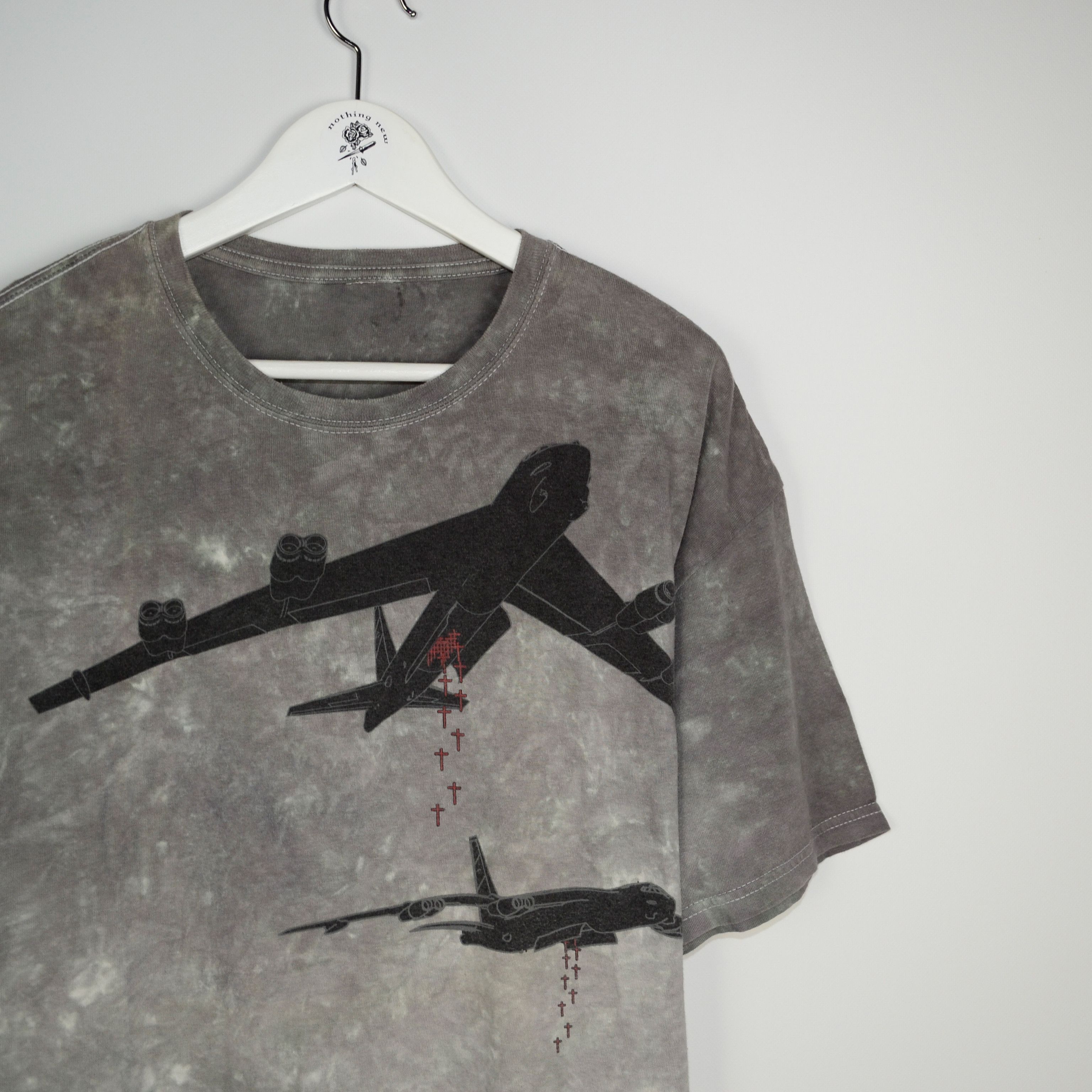 Band Tees Vintage Roger Waters The Wall Tour Tee Plane Tombs war 2010 Size US XL / EU 56 / 4 - 2 Thumbnail