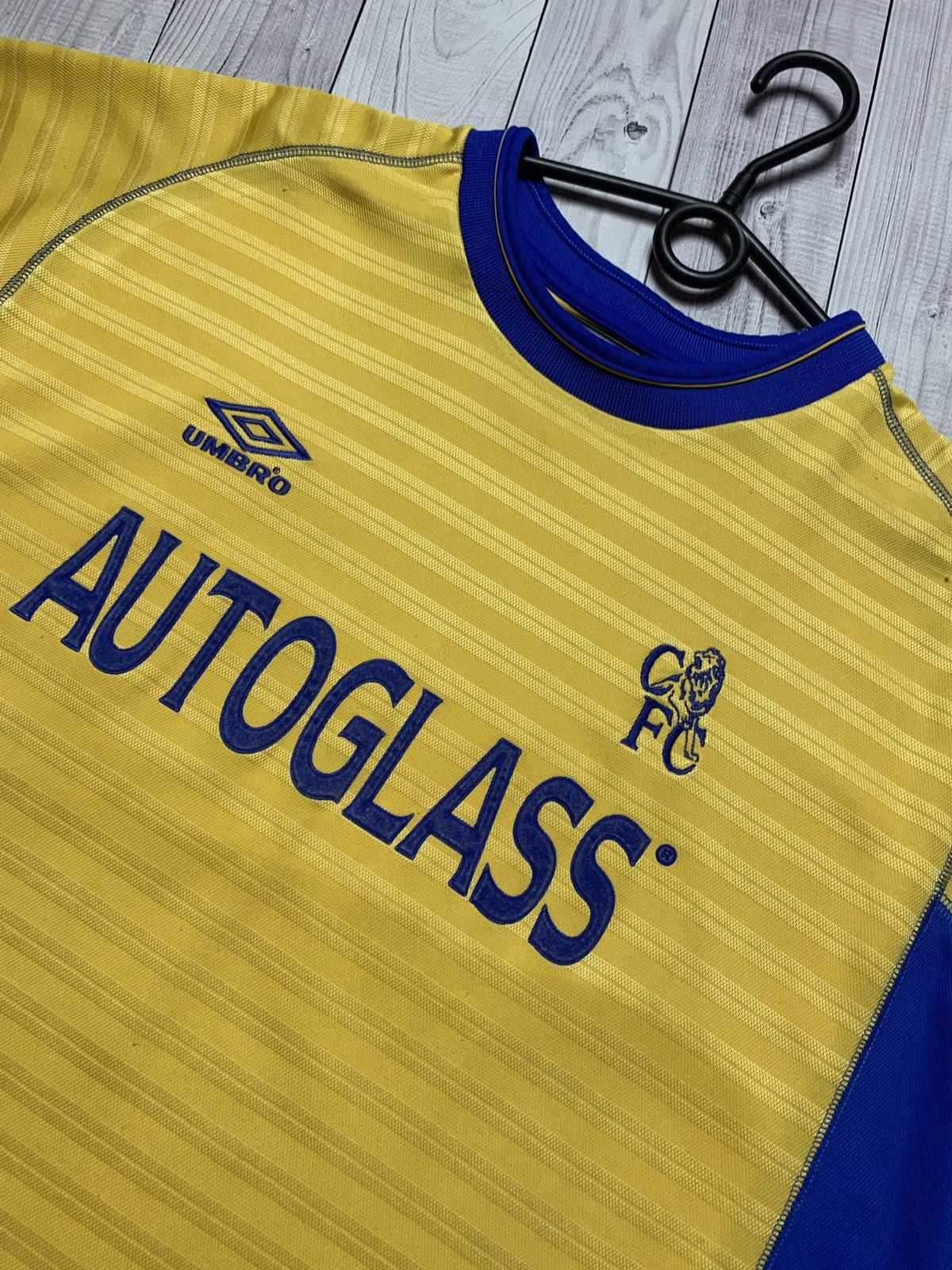 Vintage Vintage Chelsea soccer jersey Umbro yellow size XXL Size US XXL / EU 58 / 5 - 4 Thumbnail