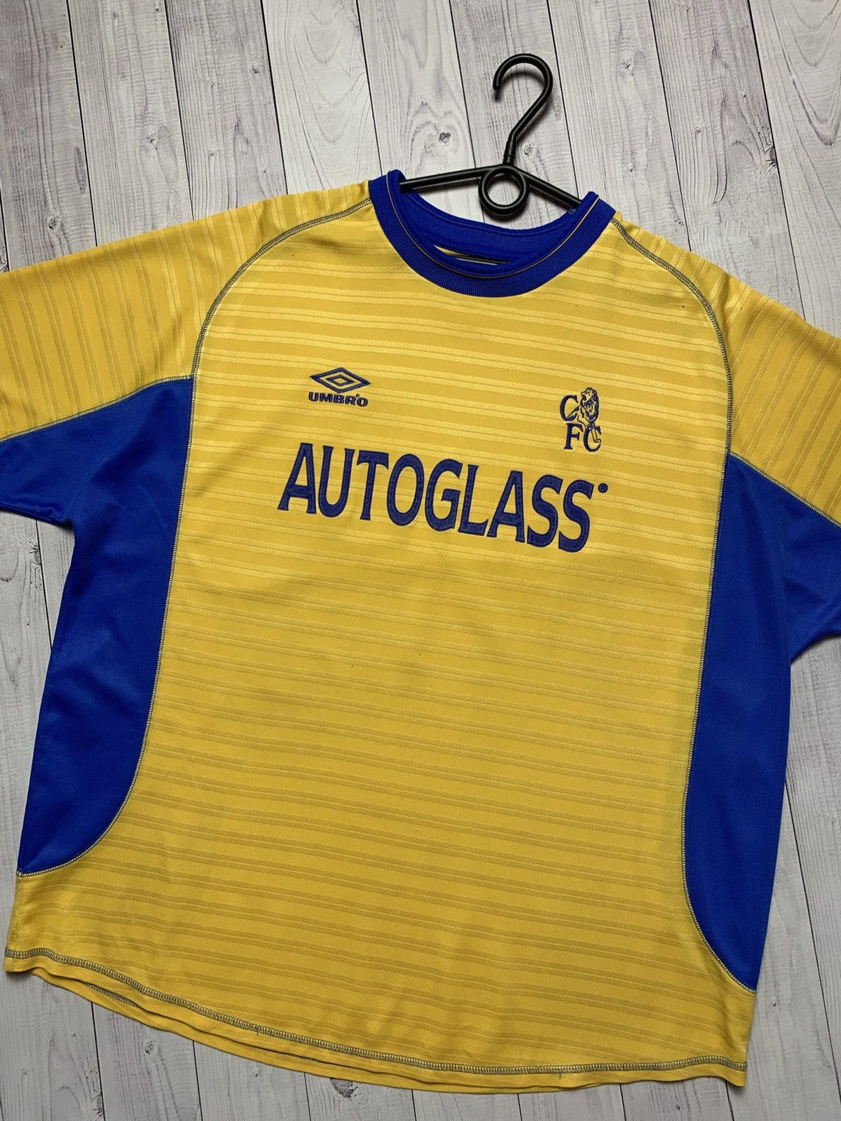 Vintage Vintage Chelsea soccer jersey Umbro yellow size XXL Size US XXL / EU 58 / 5 - 2 Thumbnail