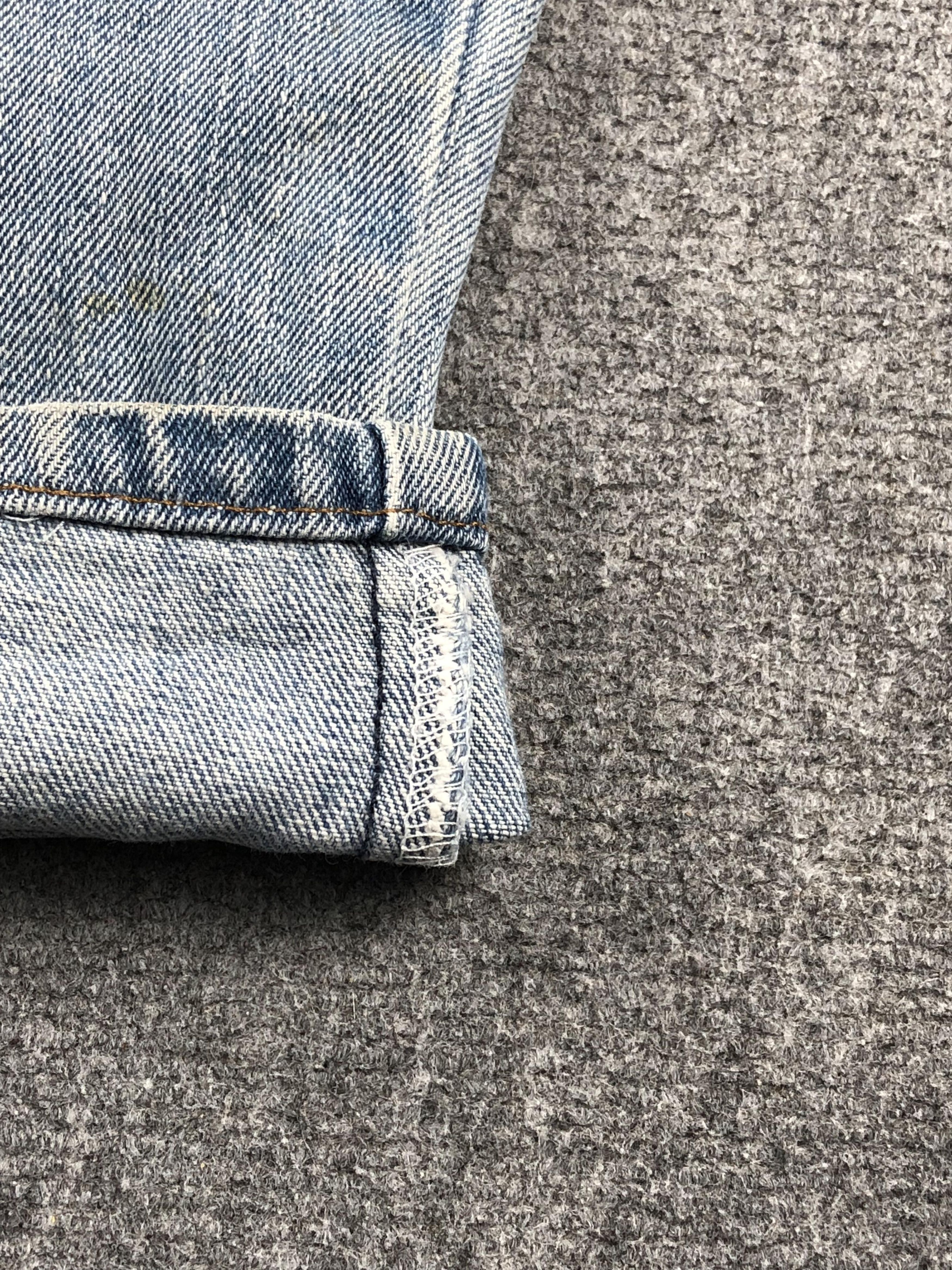 Levi's Vintage Distressed Levis 550 Faded Blue Jeans DP2388 Size US 35 - 13 Thumbnail