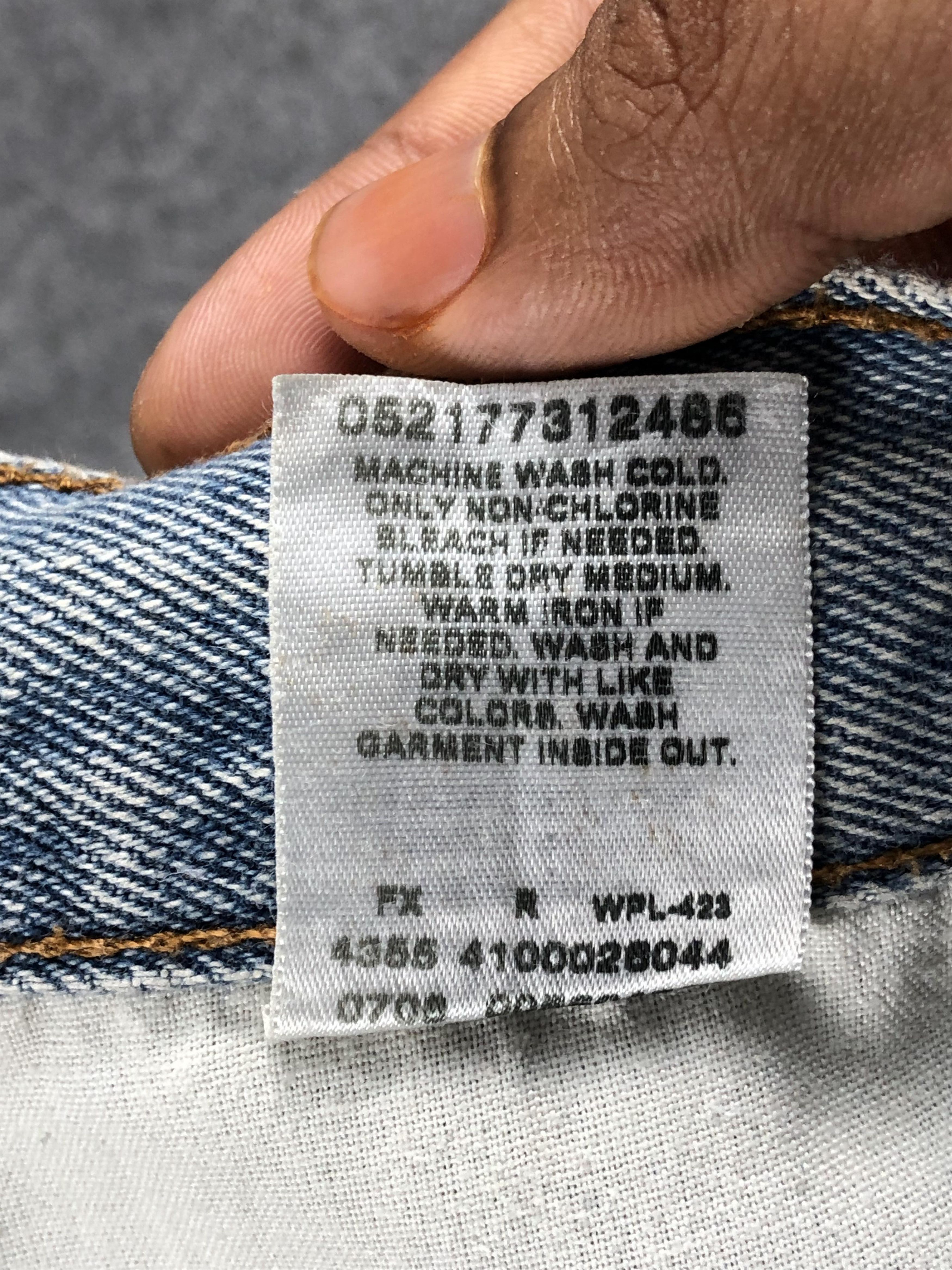 Levi's Vintage Distressed Levis 550 Faded Blue Jeans DP2388 Size US 35 - 7 Thumbnail