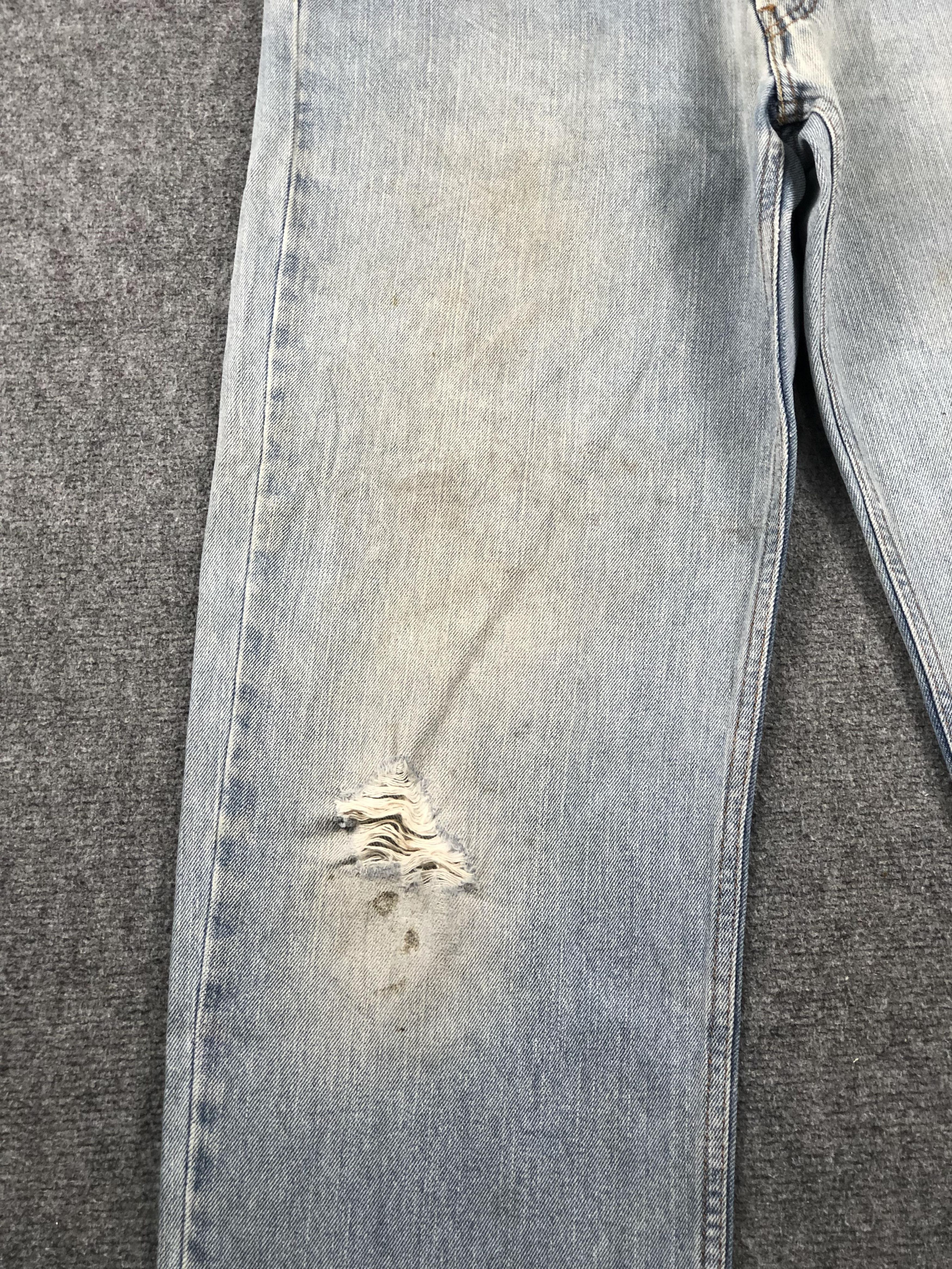 Levi's Vintage Distressed Levis 550 Faded Blue Jeans DP2388 Size US 35 - 10 Thumbnail