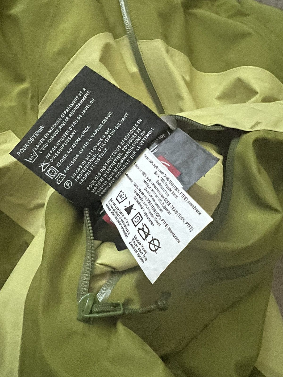 Arc'teryx (final drop) 90s Arcteryx Hard shell Asymmetrical Jacket Size US M / EU 48-50 / 2 - 5 Thumbnail
