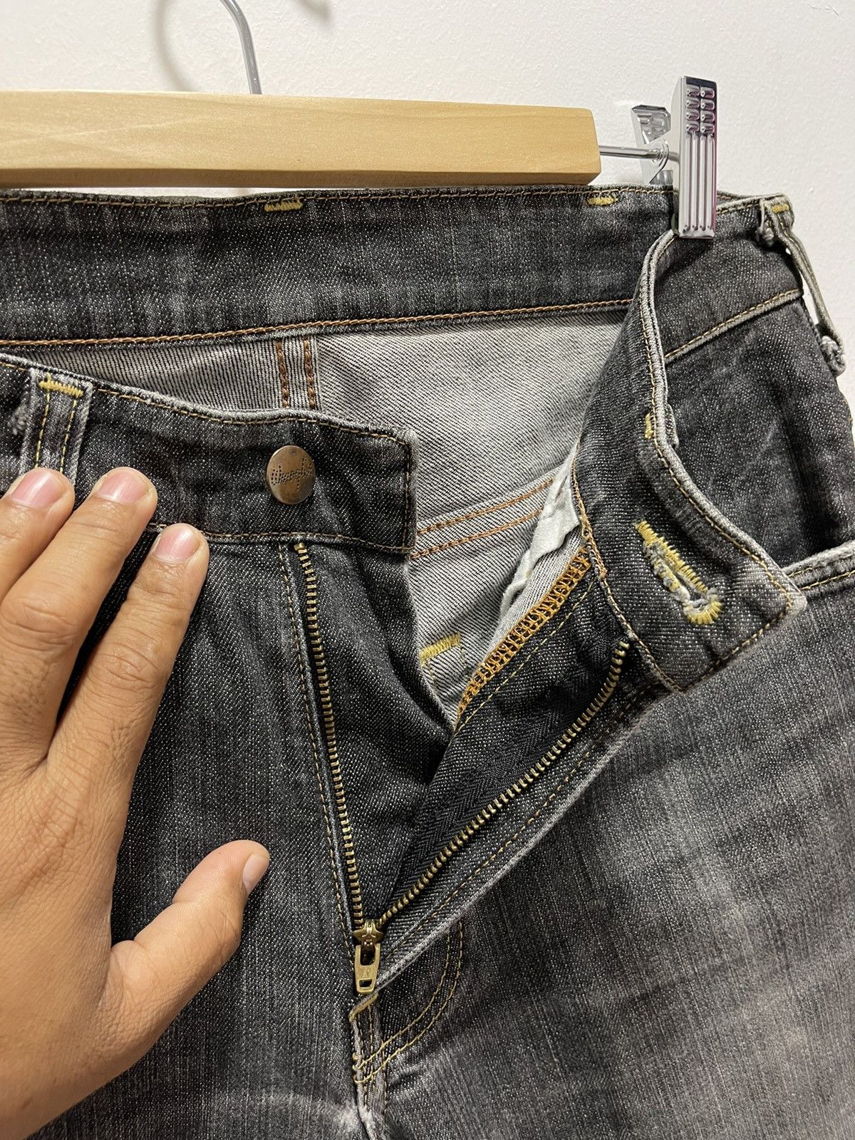 Japanese Brand × Vintage × Wrangler VINTAGE WRANGLER WASHED BLACK DISTRESSED JEANS Size US 30 / EU 46 - 11 Thumbnail
