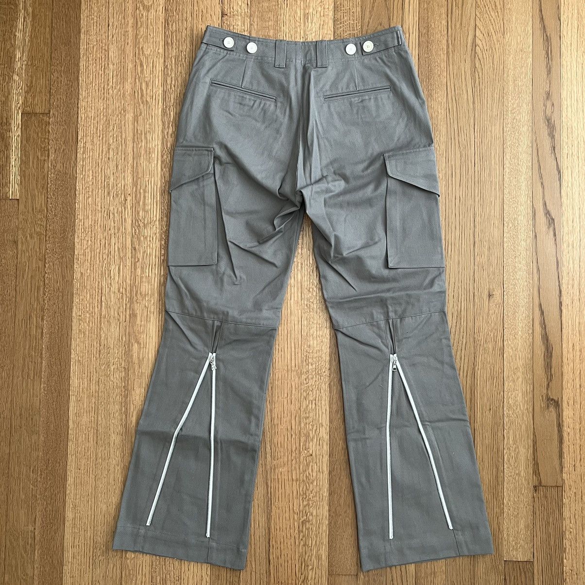 CMMAWEAR CMMAWEAR Hourglass Back Zip Cargo Pants (Stone Grey 