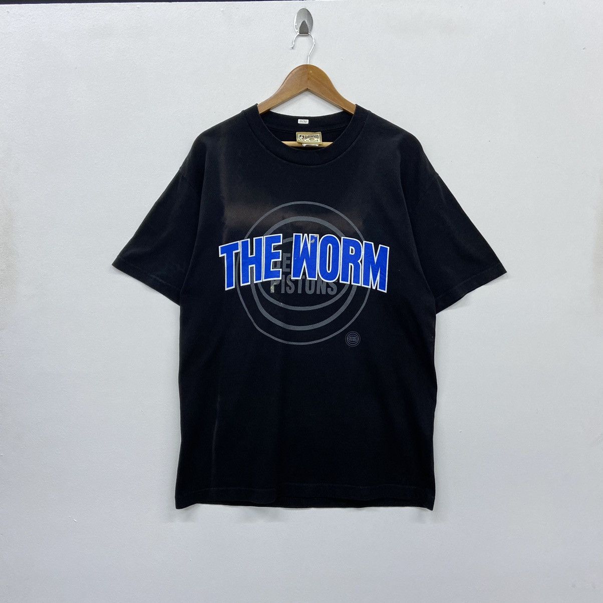 NBA Rare!! DENNIS RODMAN the worm detroit pistons team tee Size US L / EU 52-54 / 3 - 4 Thumbnail