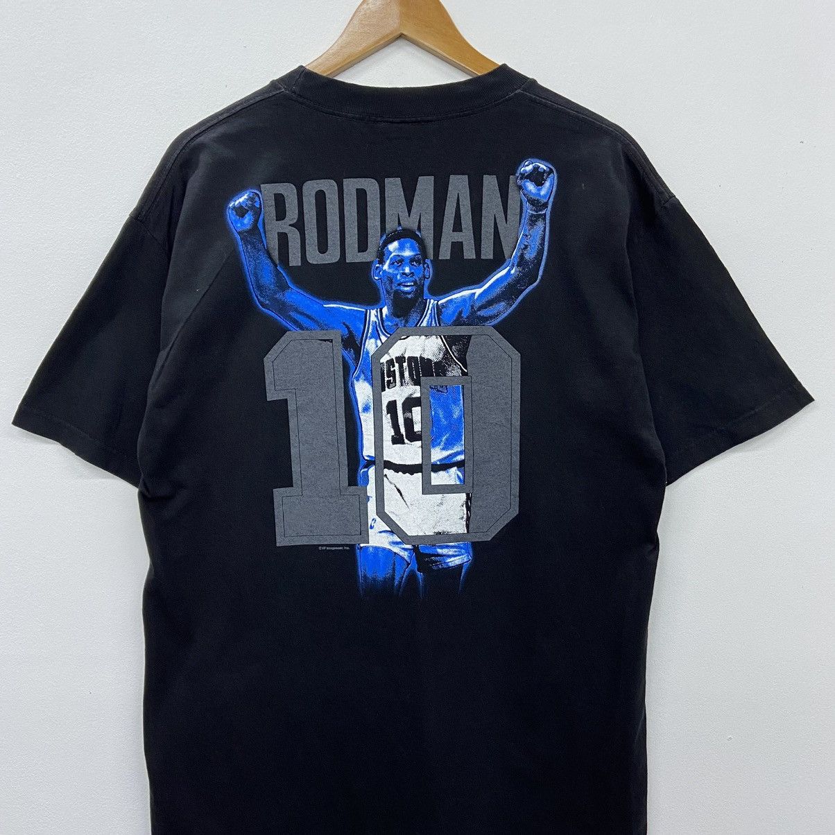 NBA Rare!! DENNIS RODMAN the worm detroit pistons team tee Size US L / EU 52-54 / 3 - 2 Thumbnail