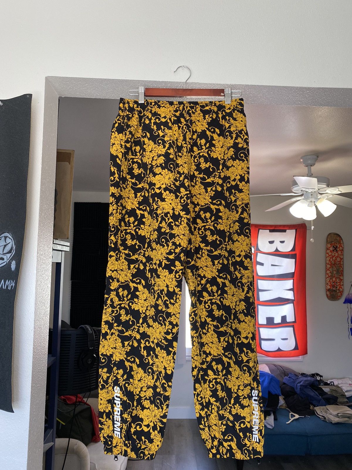 新品正規品 Supreme Warm Up Pant Flowers | www.podernews.com.br