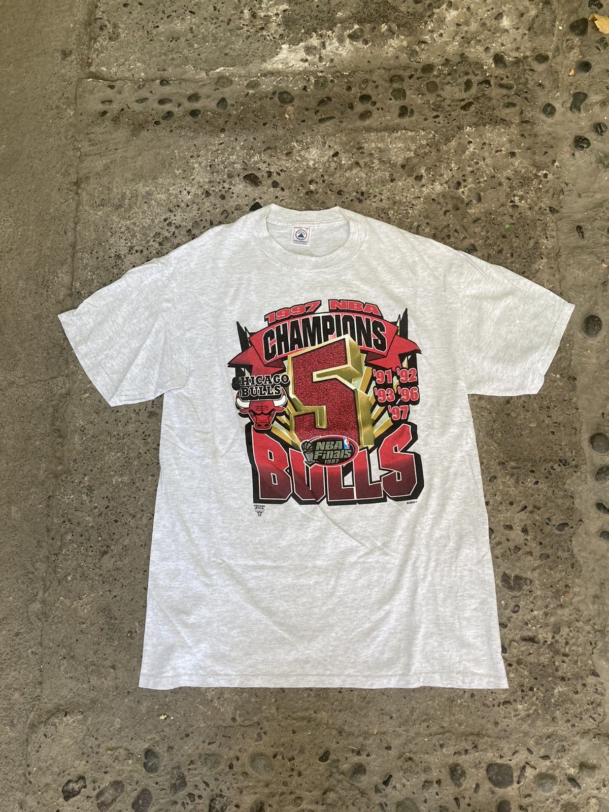 Vintage Chicago Bulls 1997 NBA Finals Champs Starter T-shirt Size M