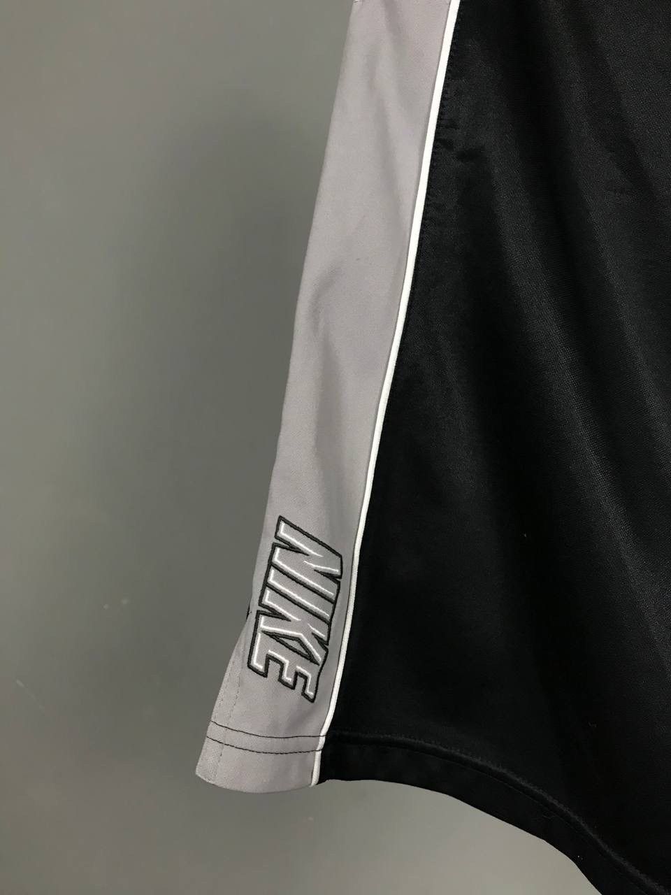 Nike Nike swoosh streetwear vintage shorts Size US 34 / EU 50 - 3 Thumbnail