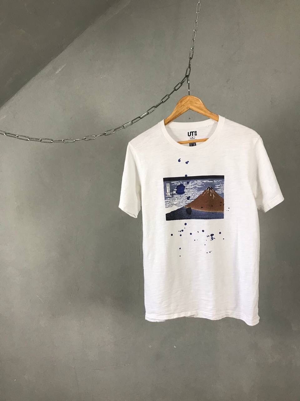 Uniqlo Uniqlo X Hokusai Blue Japanese Streetwear Tee Size US S / EU 44-46 / 1 - 1 Thumbnail