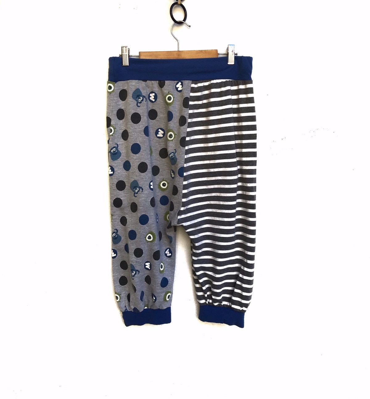 Disney × Japanese Brand 🔥Disney Monster Three Quarter Pants Size US 26 / EU 42 - 2 Thumbnail