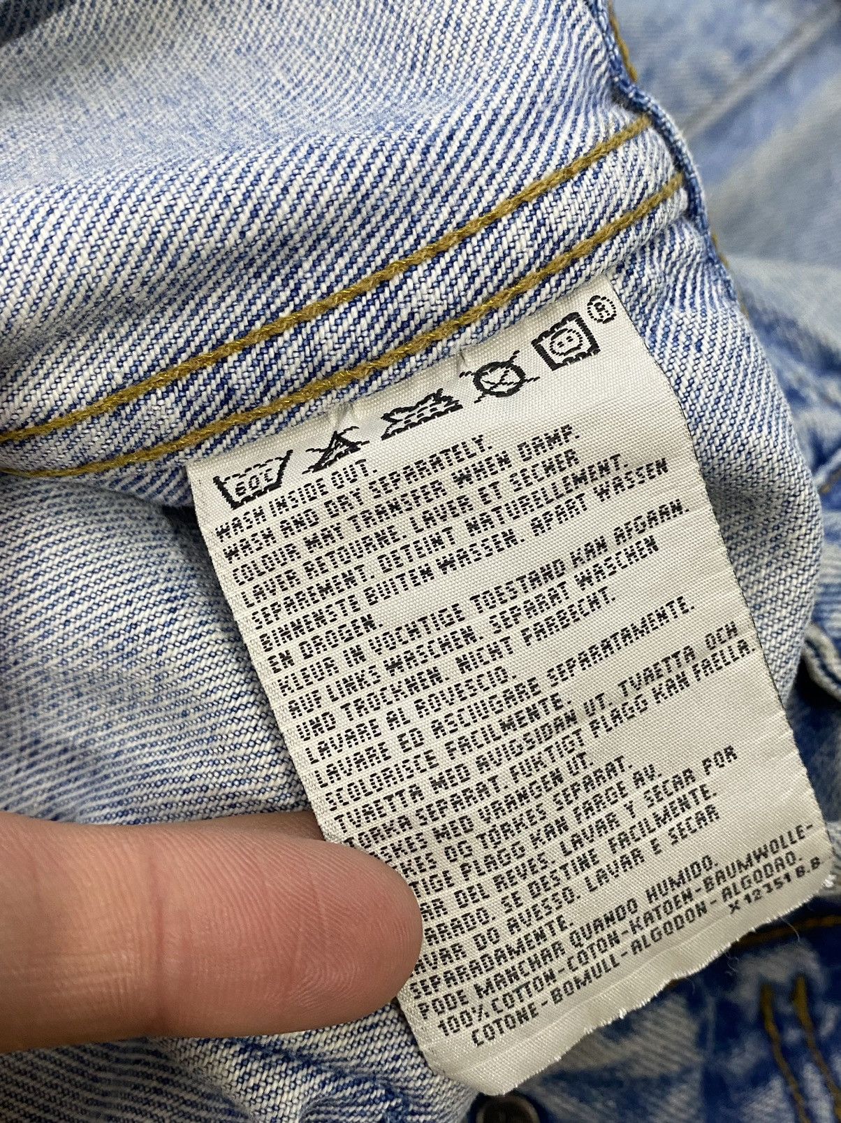 Levi's Vintage 90’s Levi’s washed distressed denim jacket Size US XL / EU 56 / 4 - 22 Thumbnail