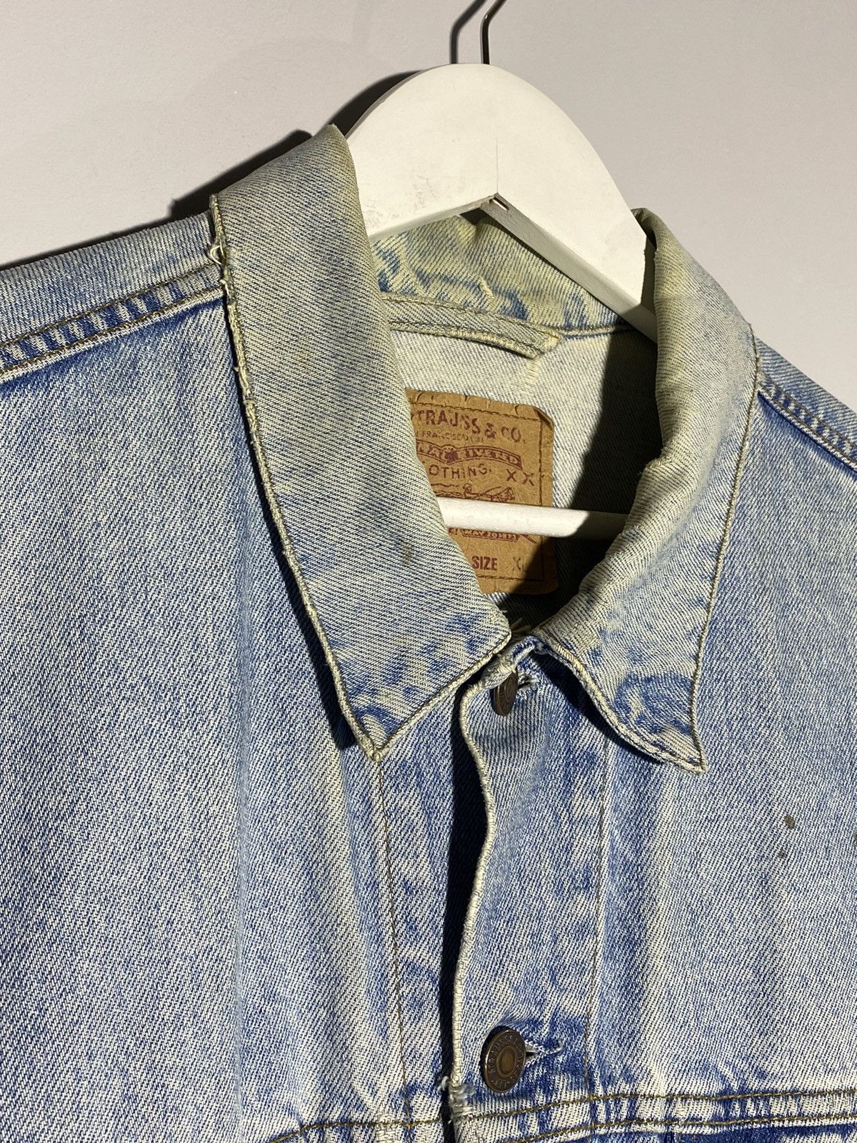 Levi's Vintage 90’s Levi’s washed distressed denim jacket Size US XL / EU 56 / 4 - 13 Thumbnail