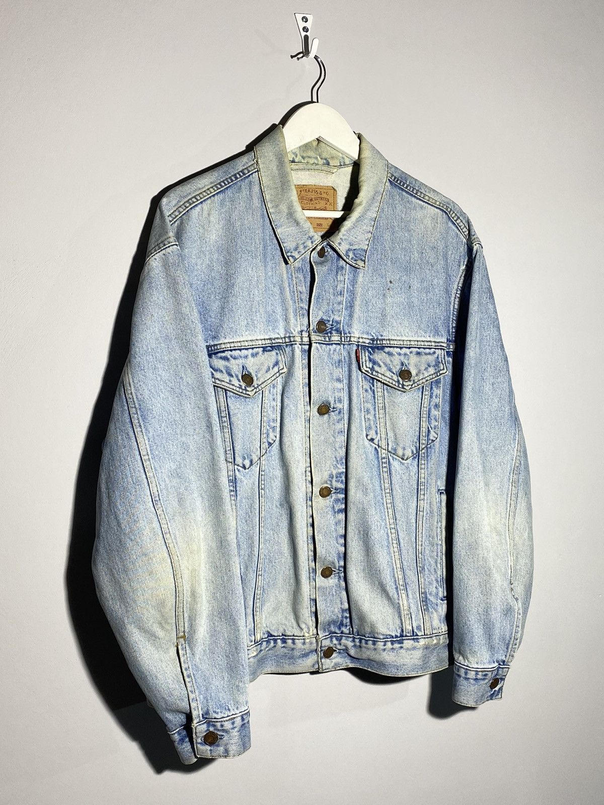 Levi's Vintage 90’s Levi’s washed distressed denim jacket Size US XL / EU 56 / 4 - 2 Thumbnail